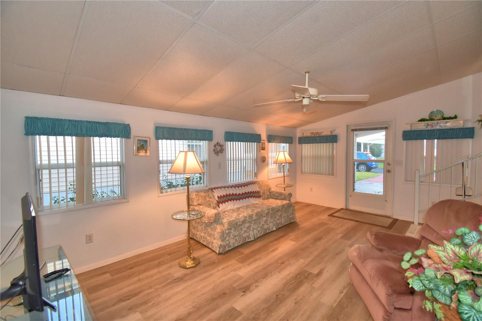 P4937233 Property Photo