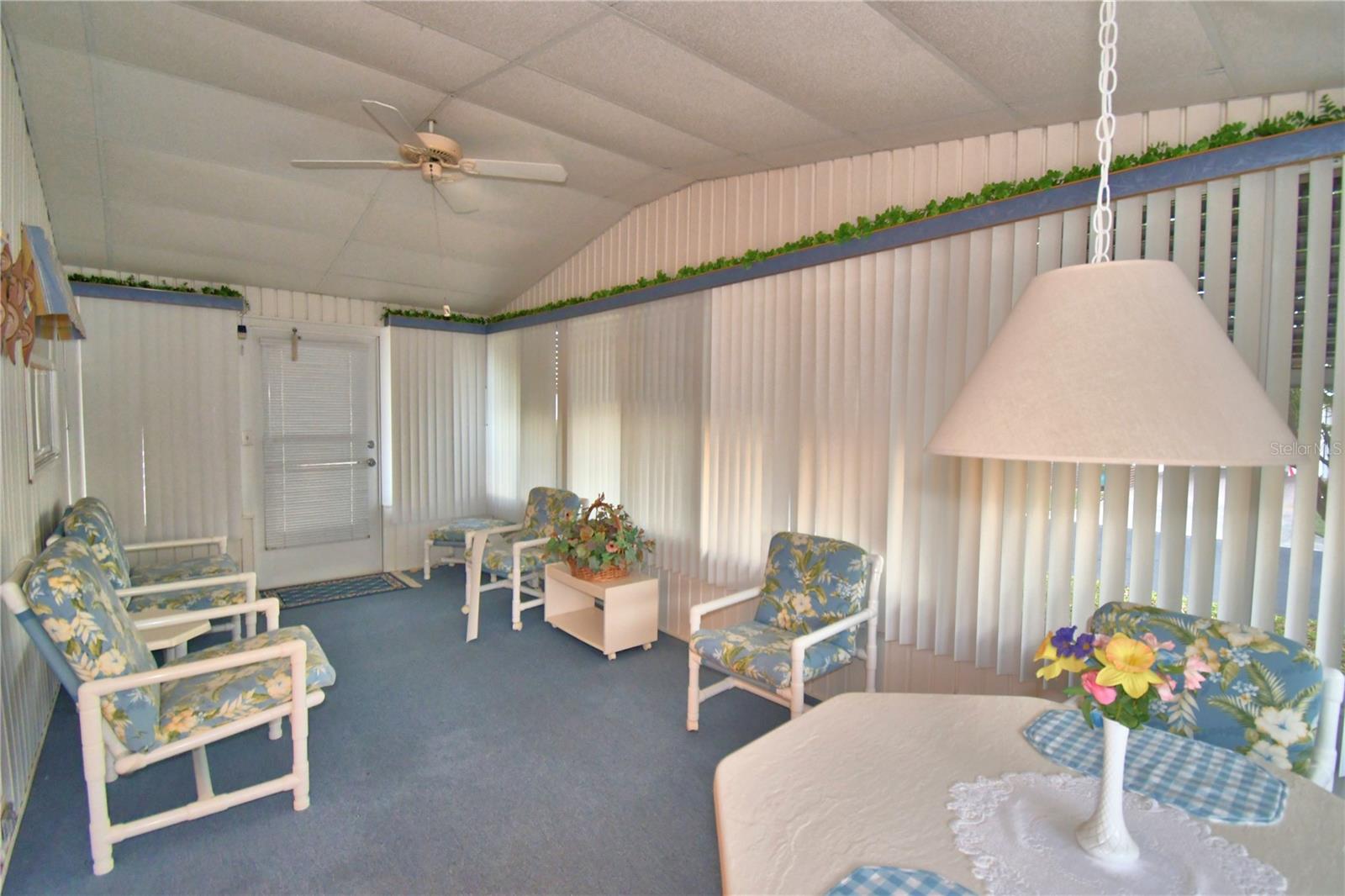 P4937233 Property Photo