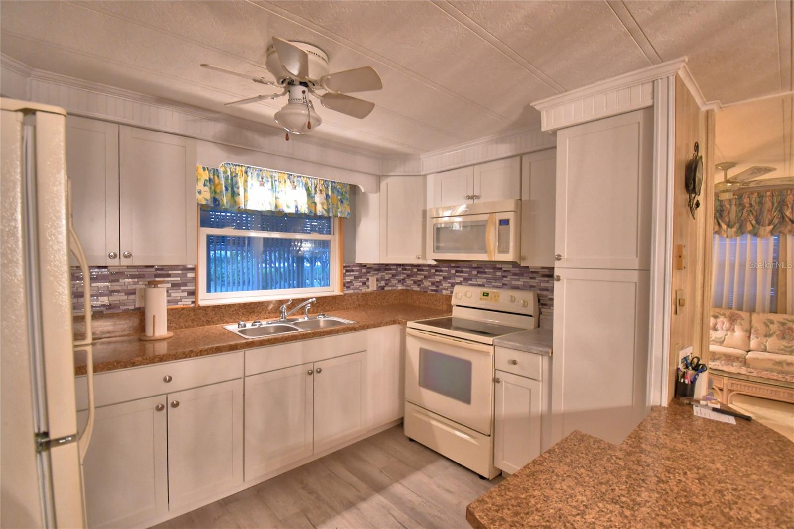 P4937233 Property Photo