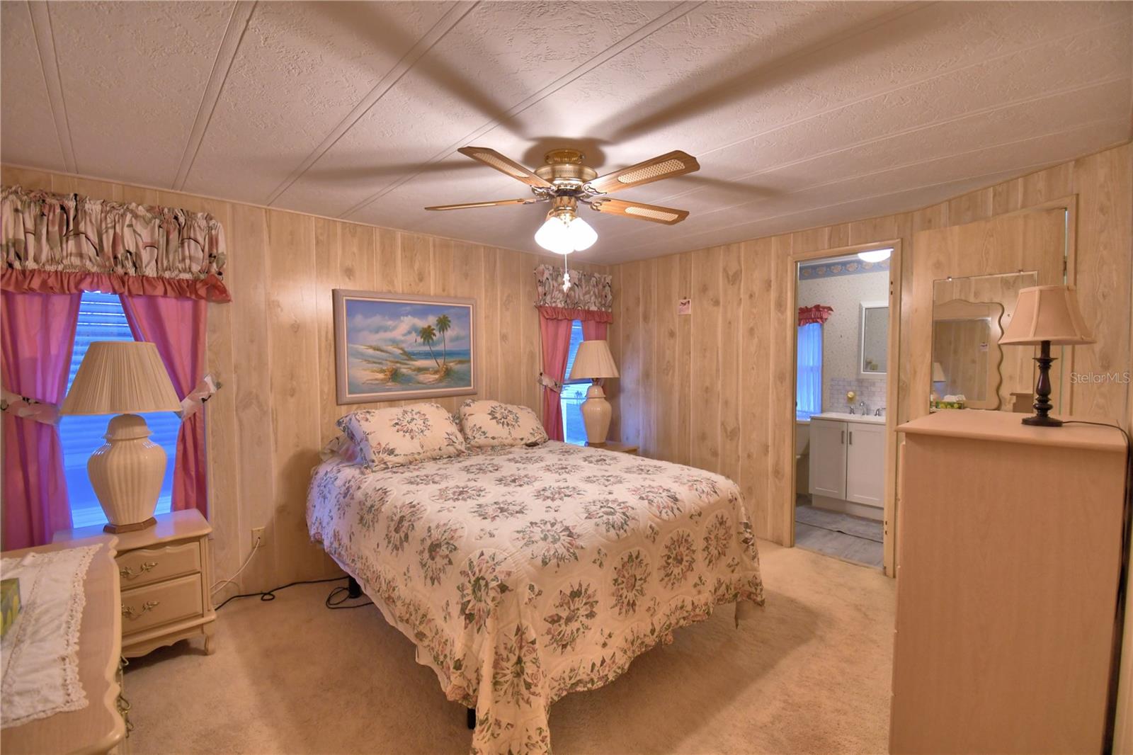 P4937233 Property Photo