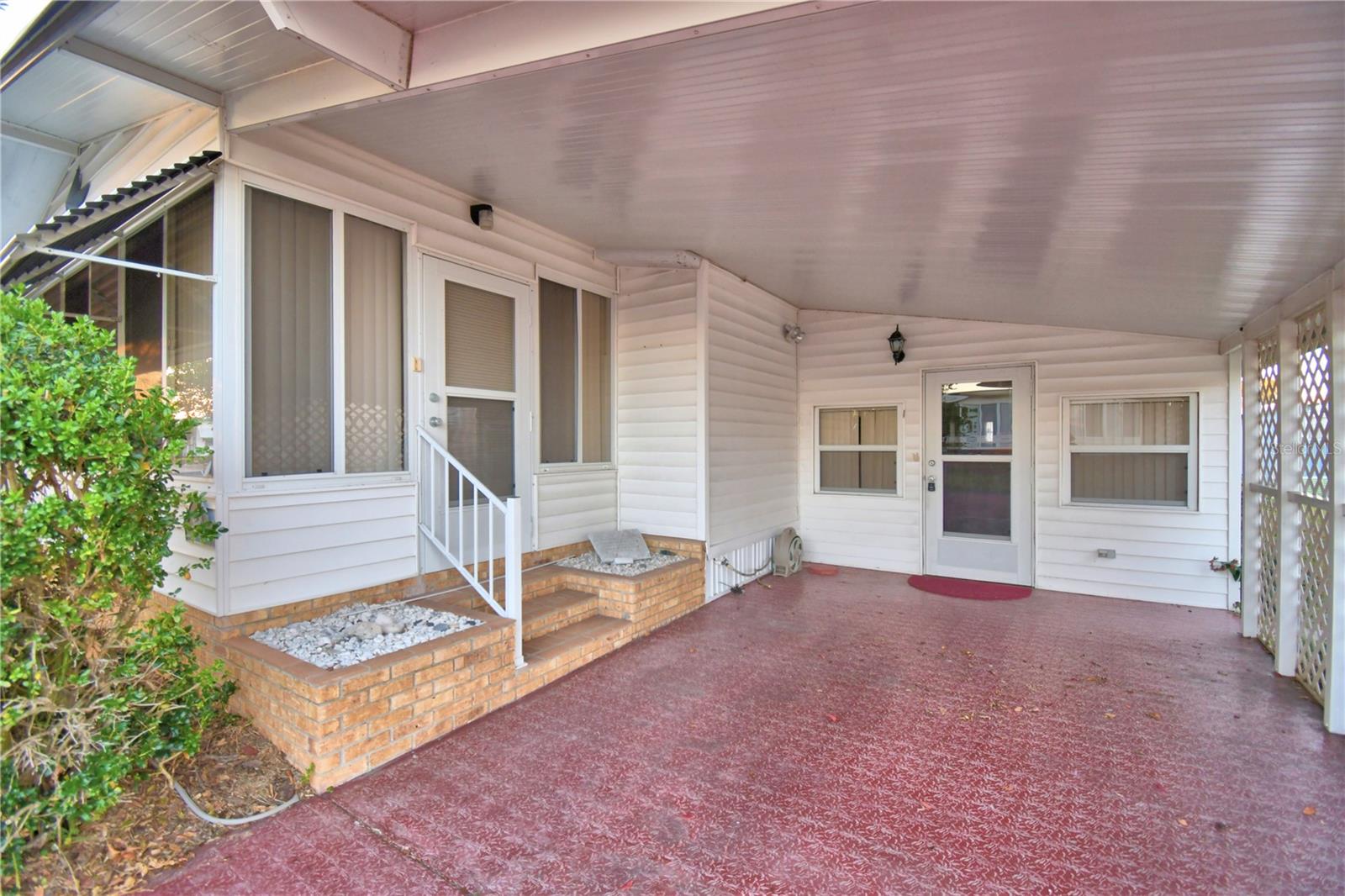 P4937233 Property Photo