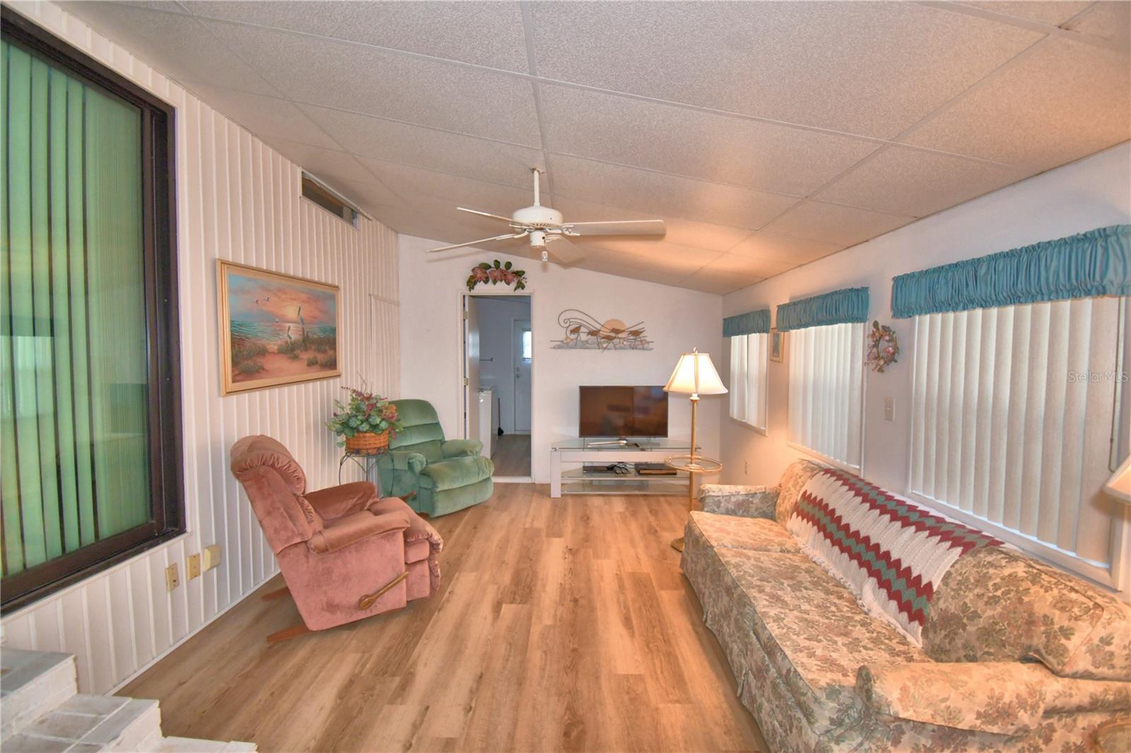 P4937233 Property Photo