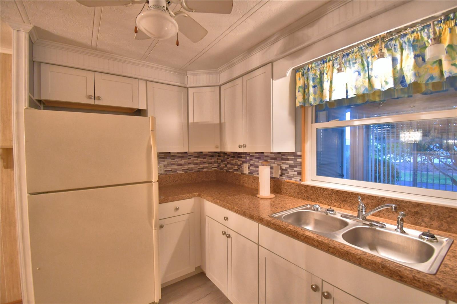 P4937233 Property Photo