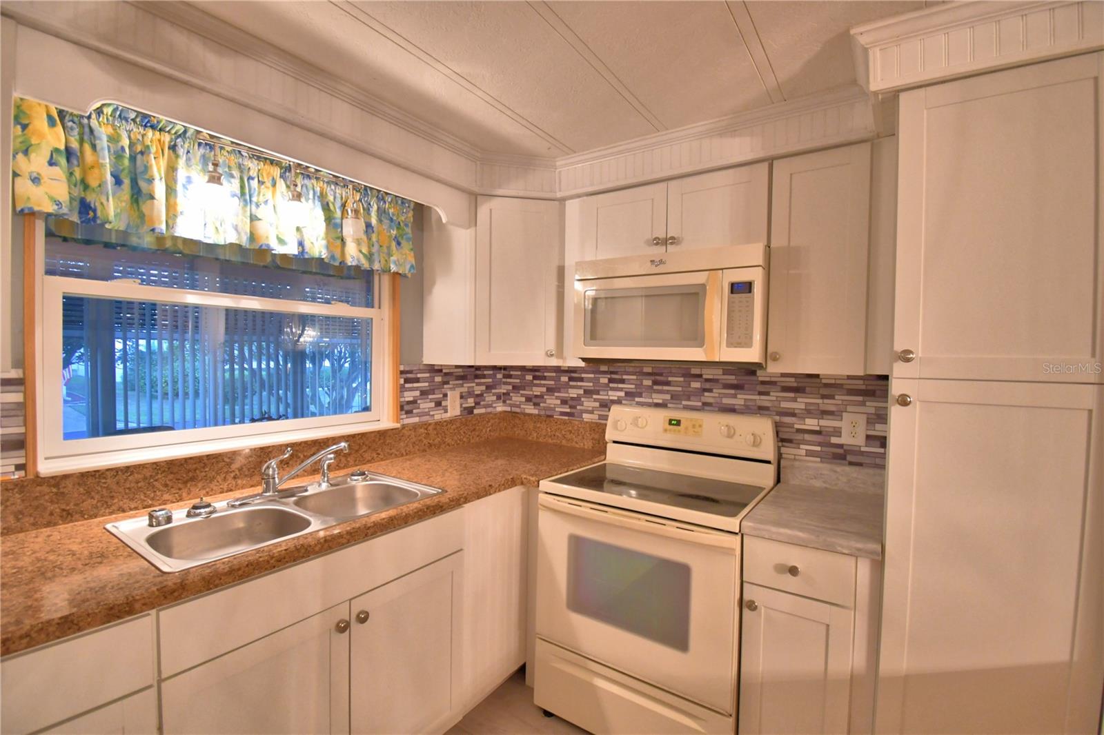 P4937233 Property Photo