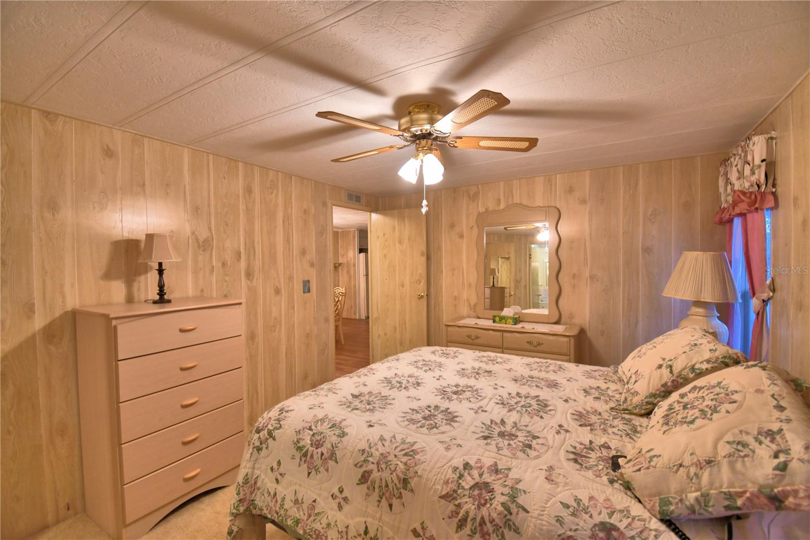 P4937233 Property Photo