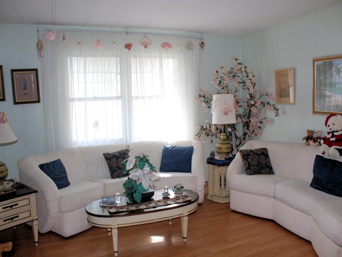 TB8454826 Property Photo