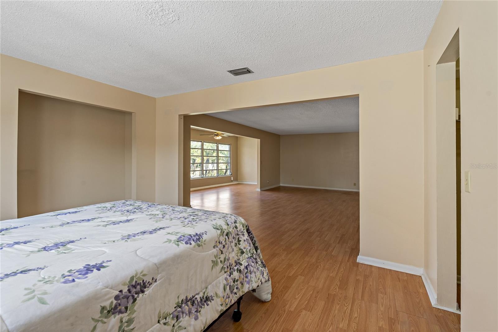 P4937234 Property Photo