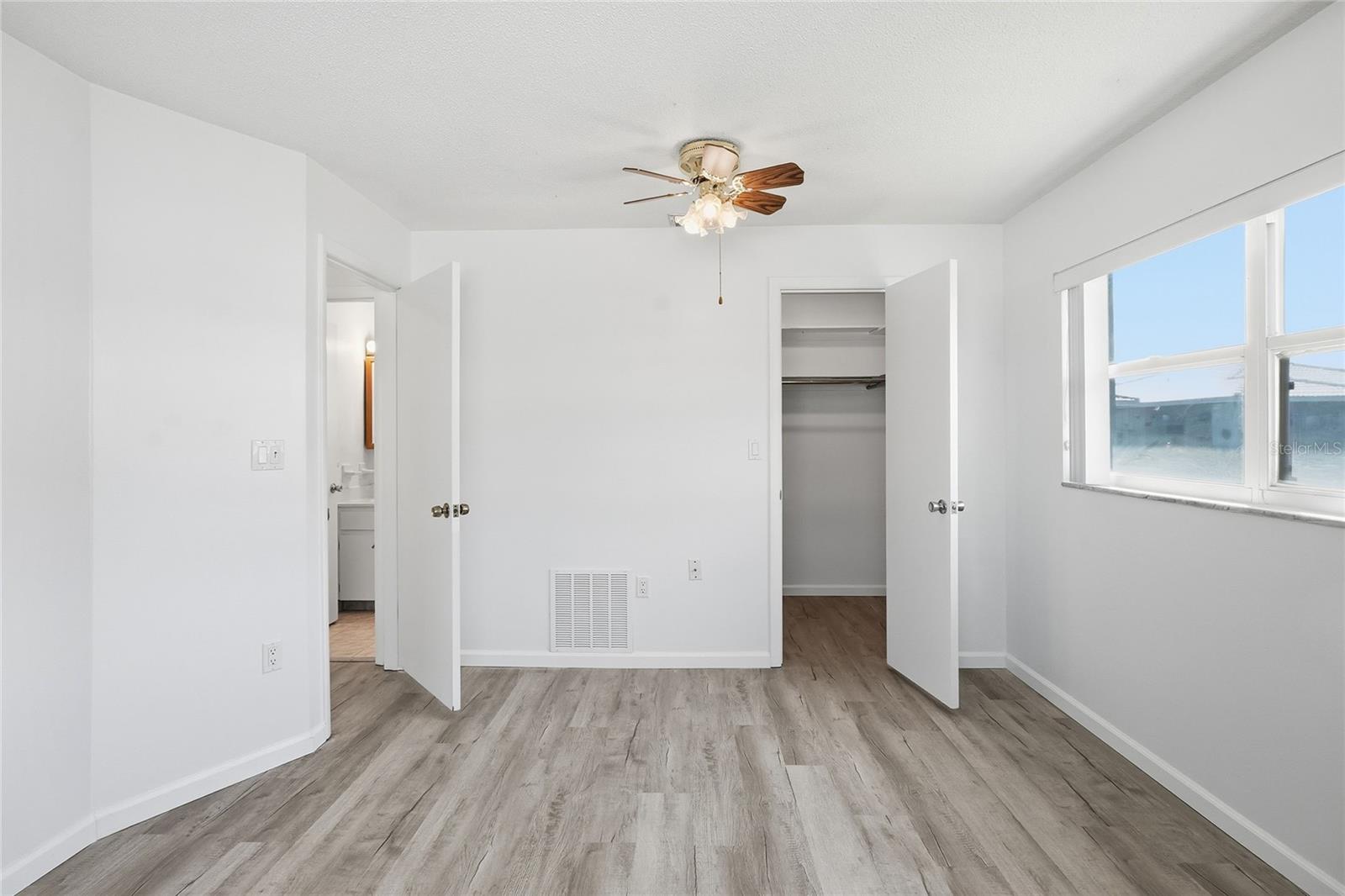 L4957783 Property Photo