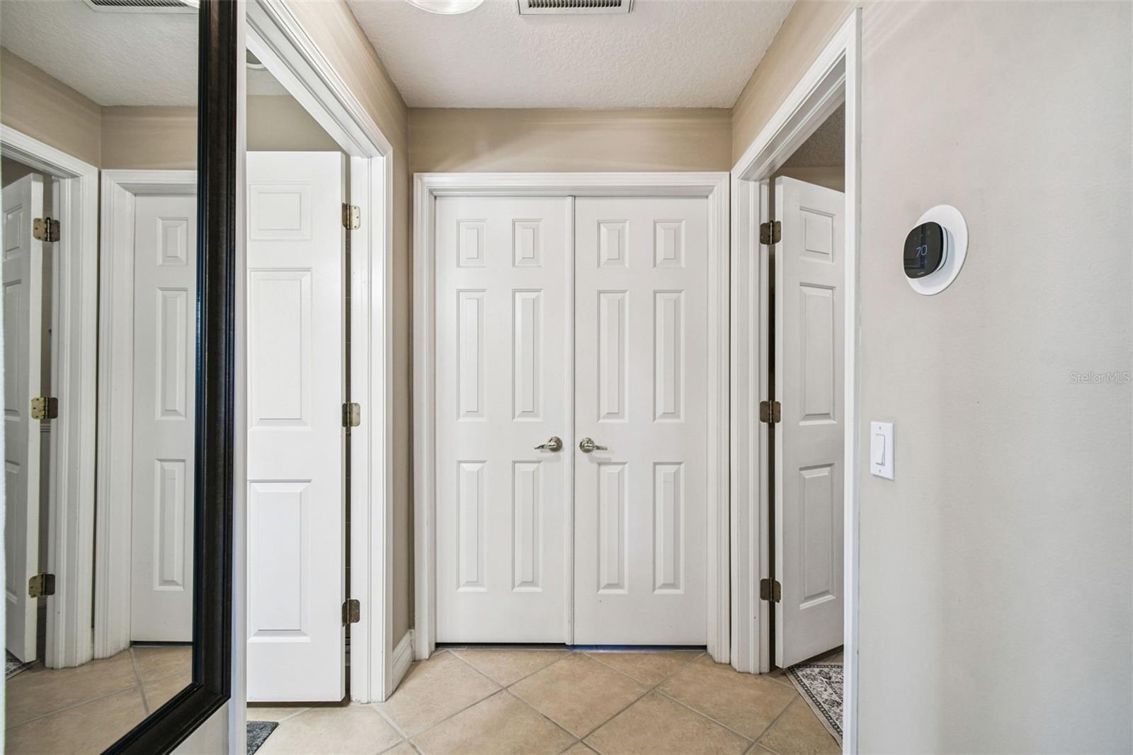 Entry to bedroom 6 / office