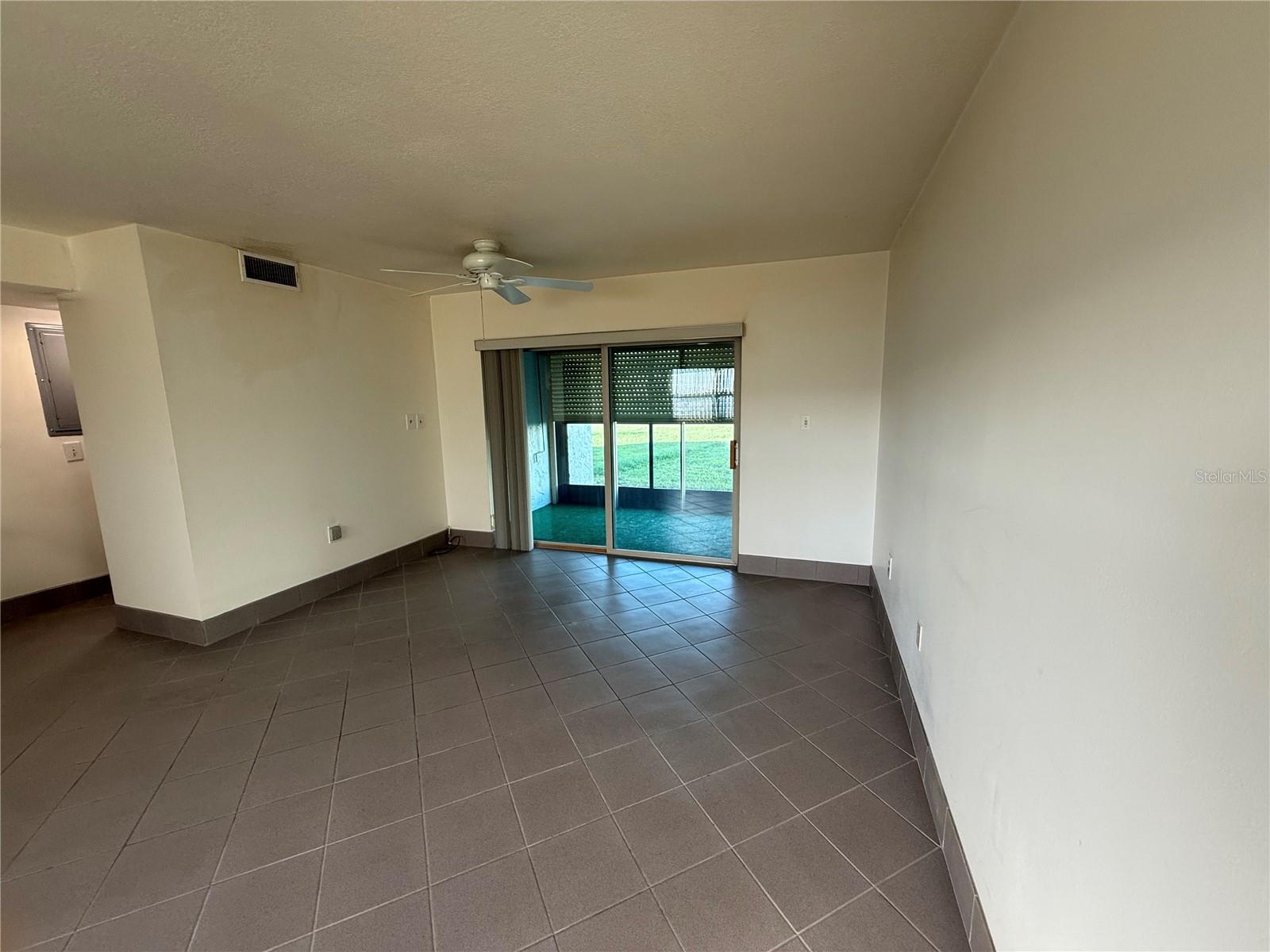 TB8454889 Property Photo