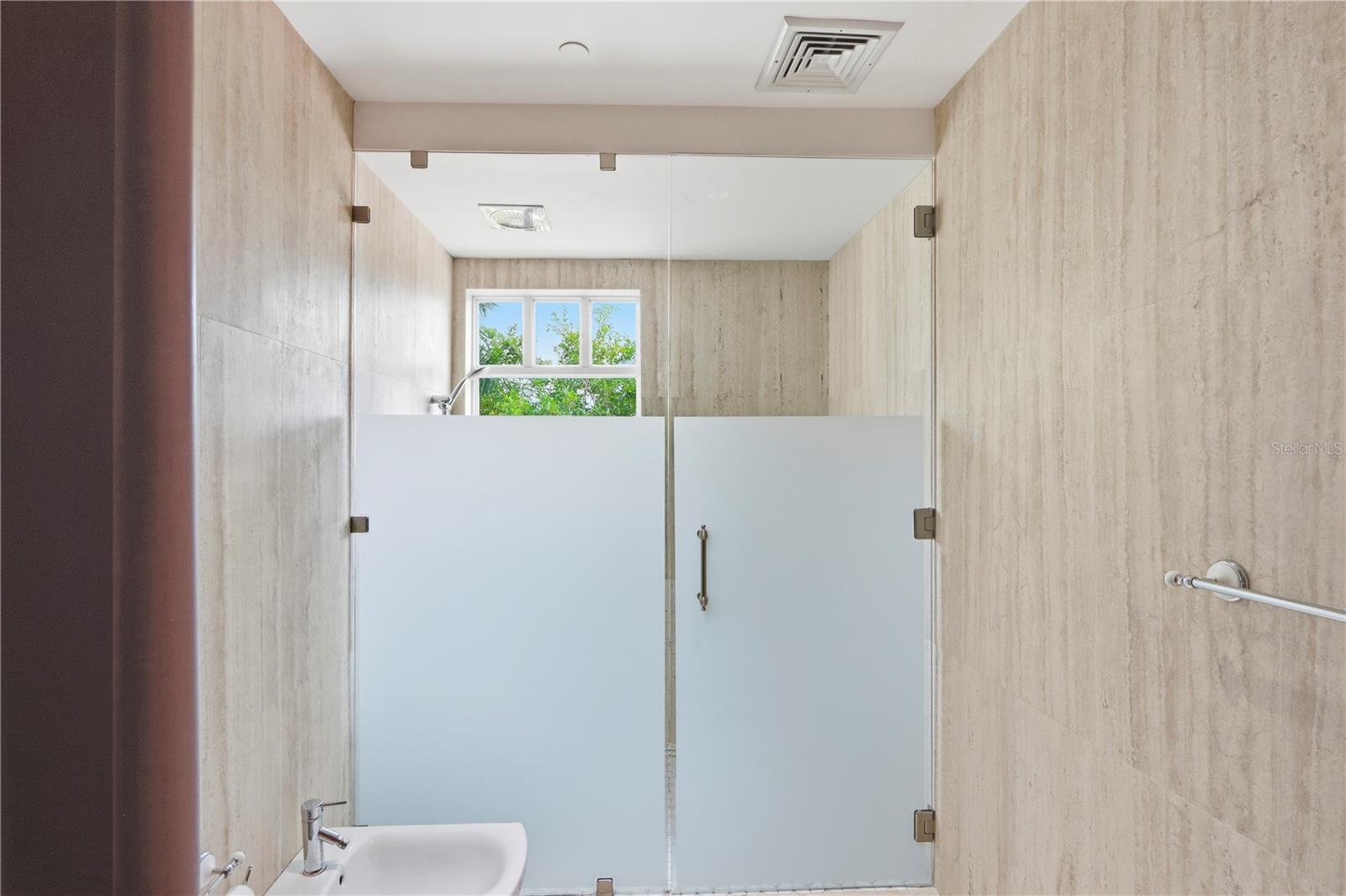 PR9117865 Property Photo