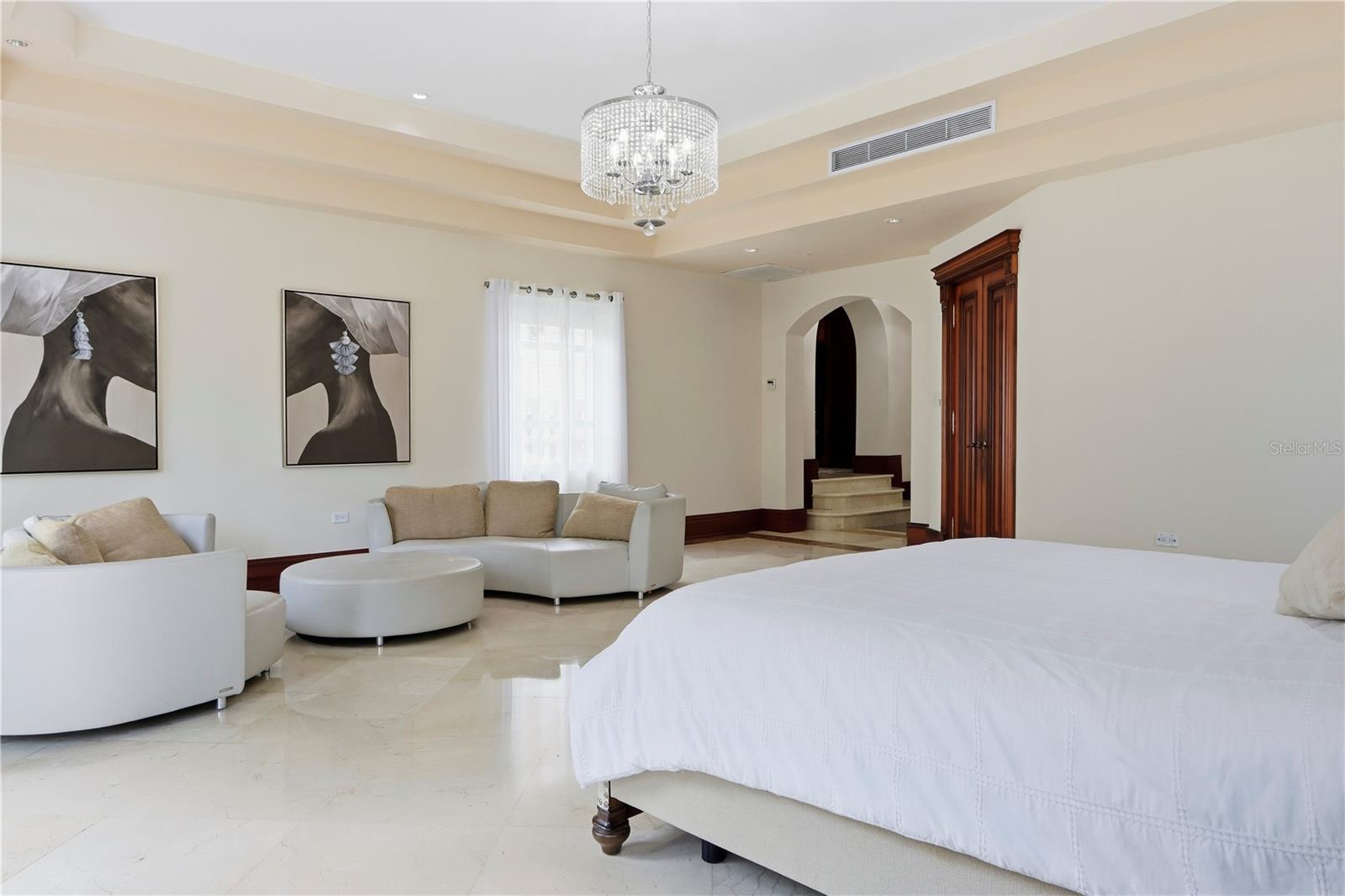 PR9117865 Property Photo