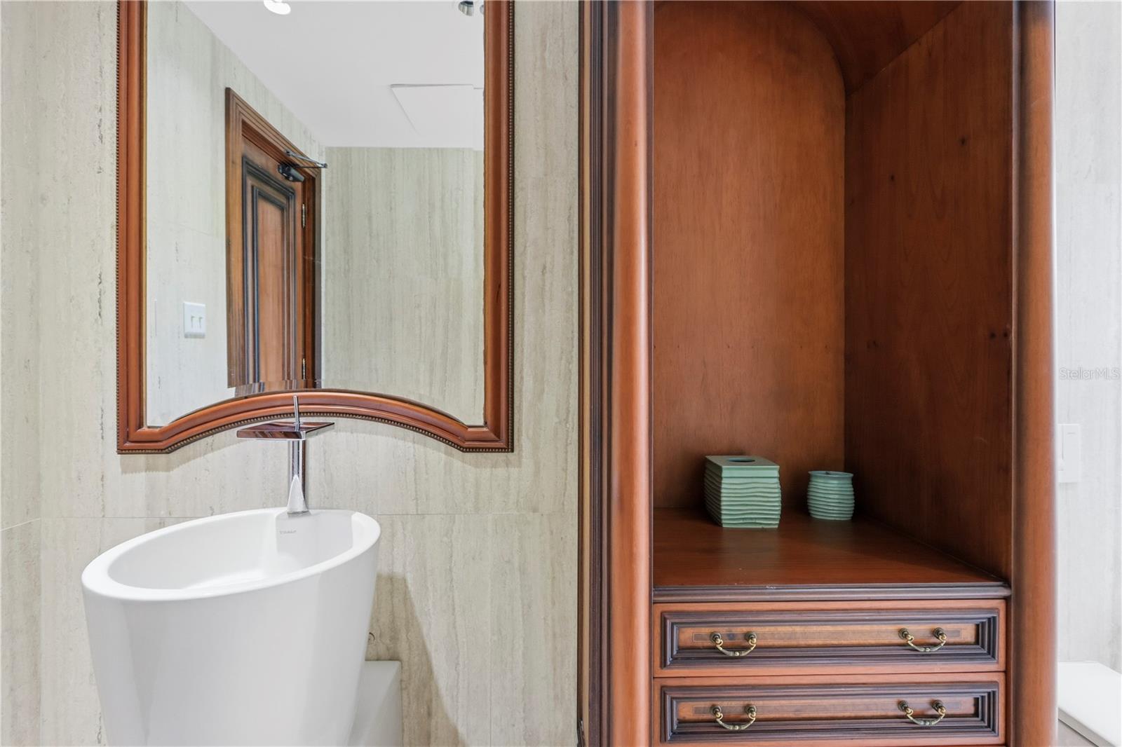 PR9117865 Property Photo