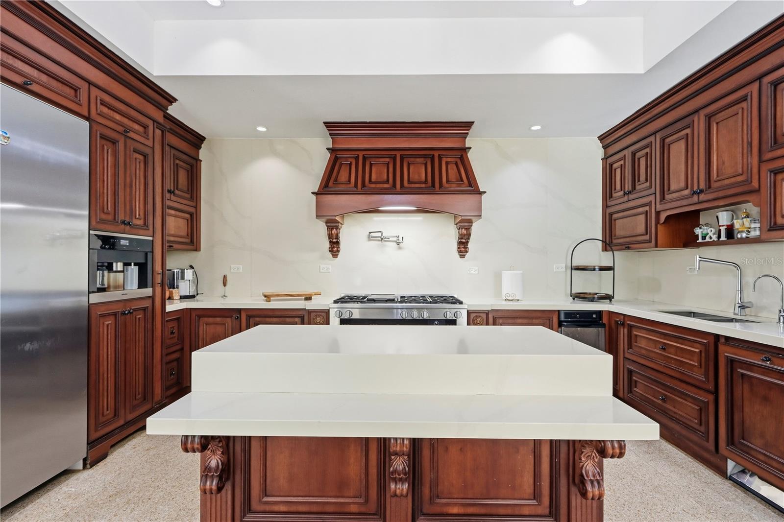 PR9117865 Property Photo