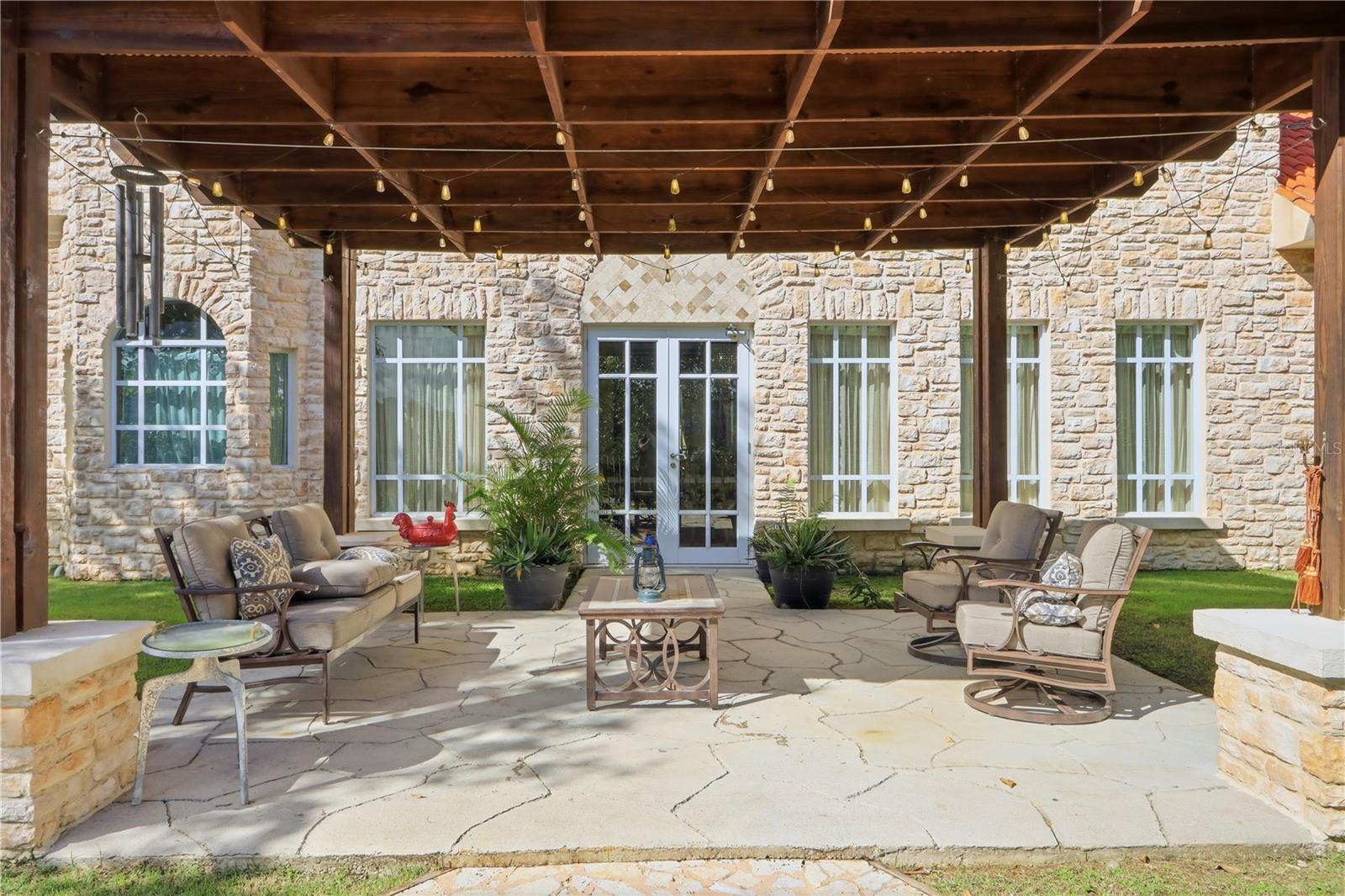 PR9117865 Property Photo