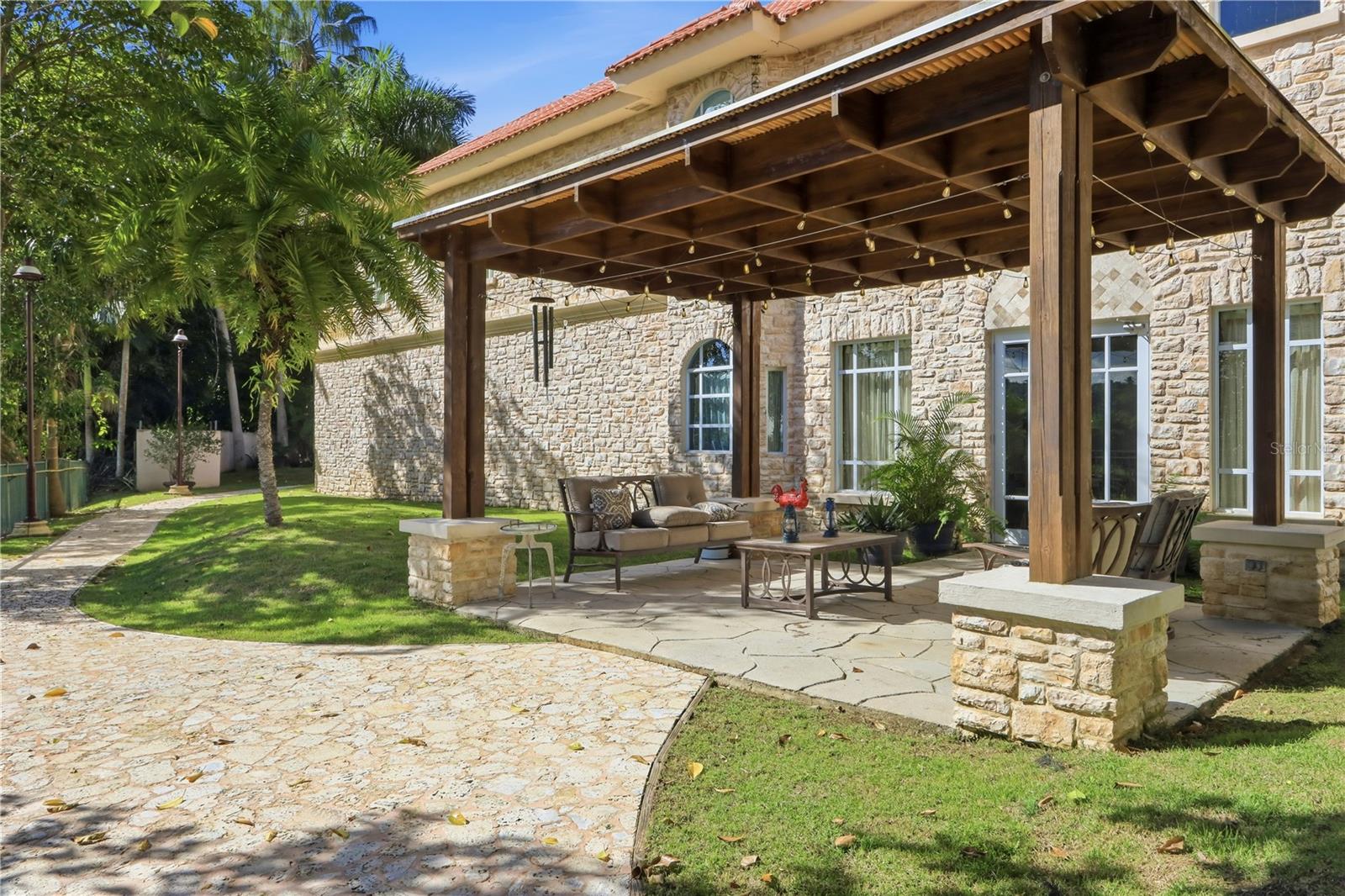 PR9117865 Property Photo