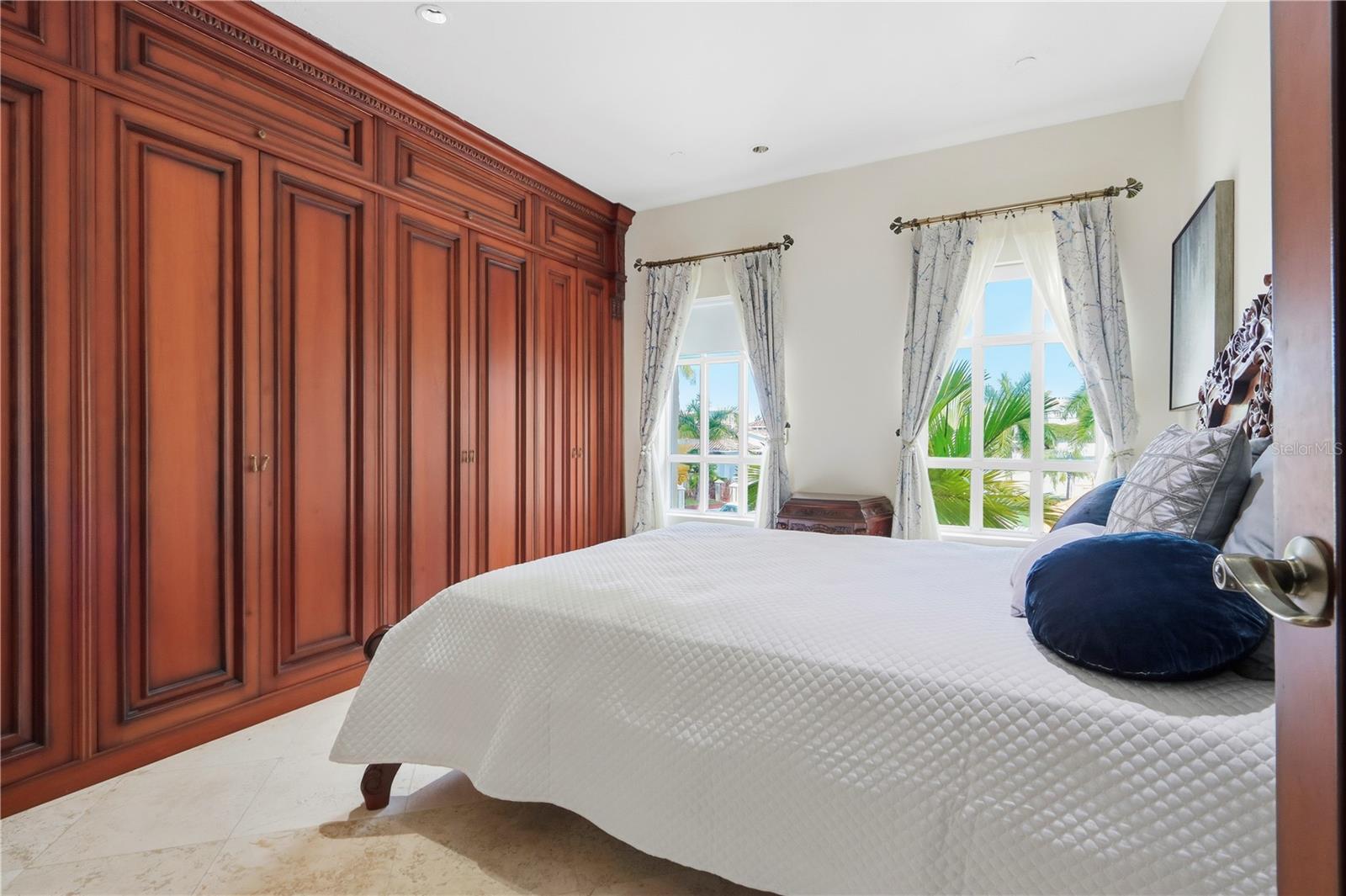 PR9117865 Property Photo