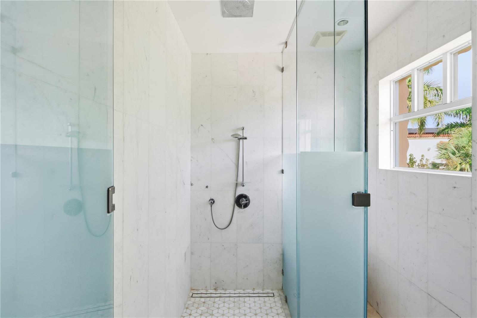 PR9117865 Property Photo