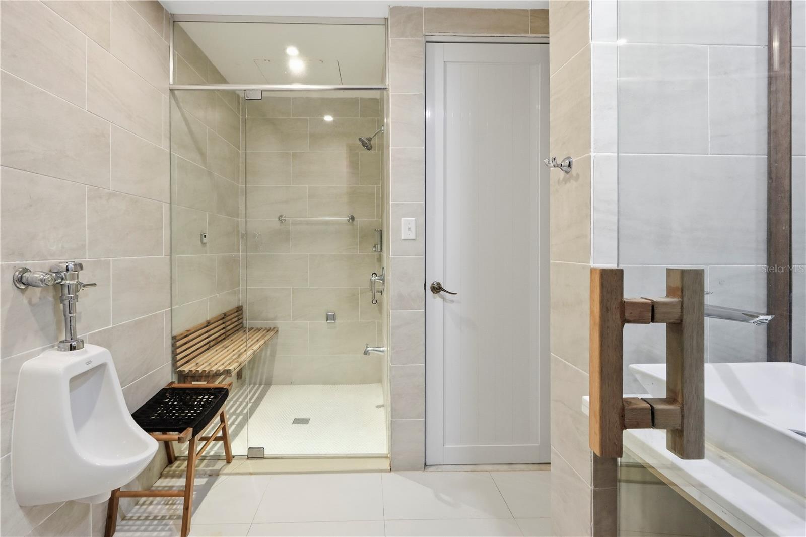 PR9117865 Property Photo