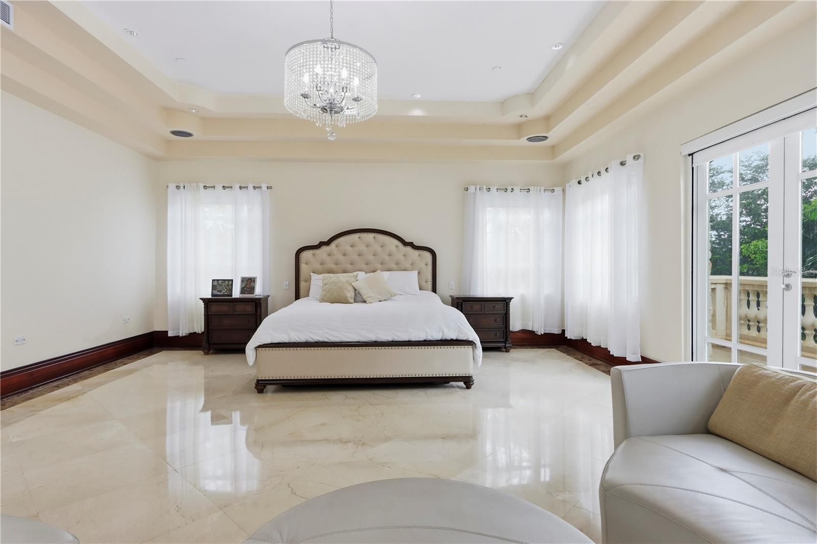 PR9117865 Property Photo