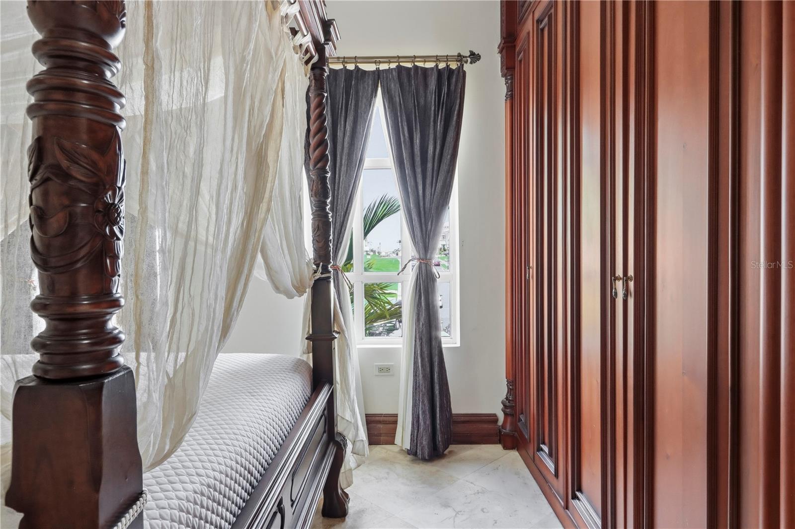 PR9117865 Property Photo