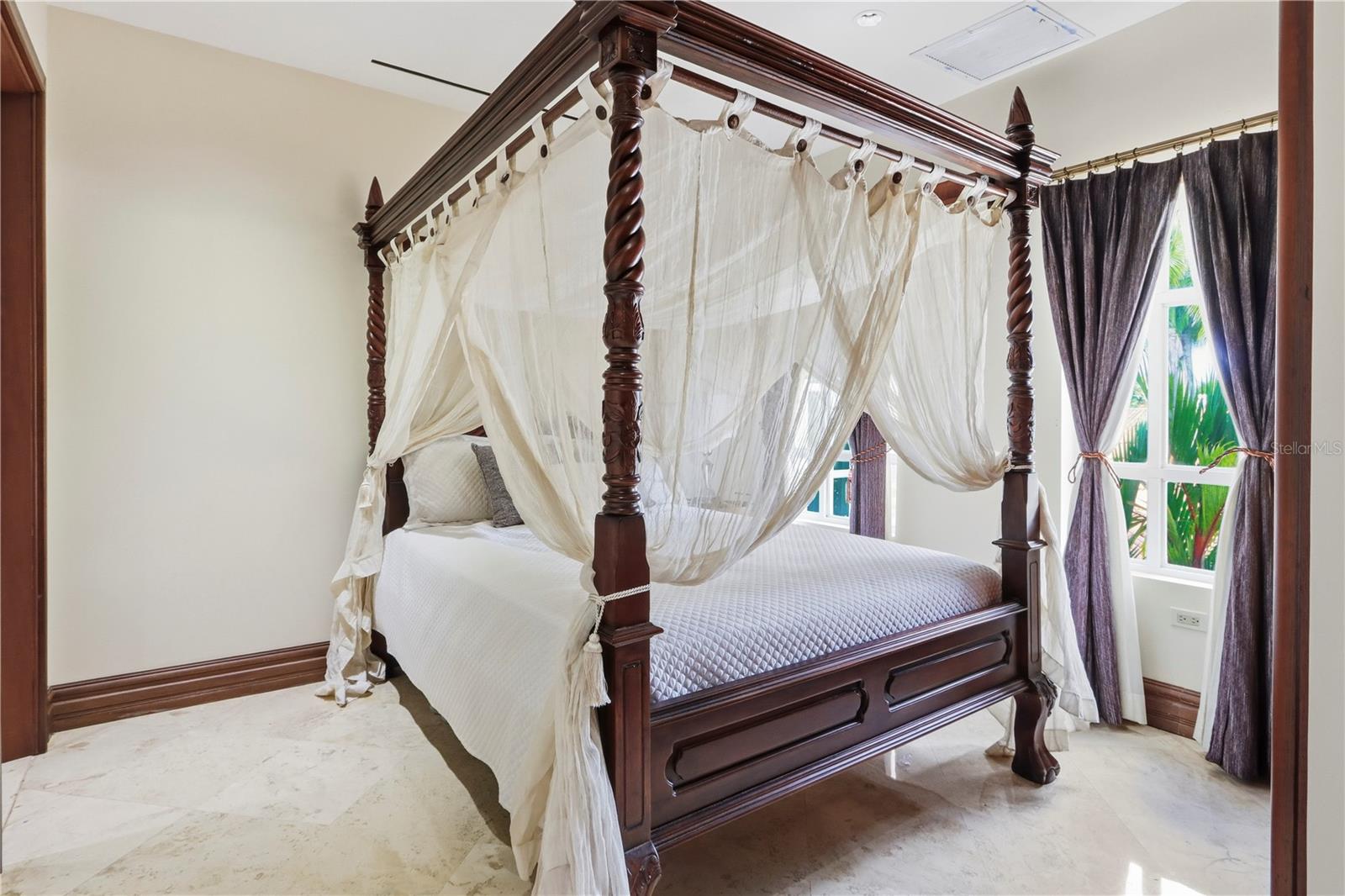 PR9117865 Property Photo