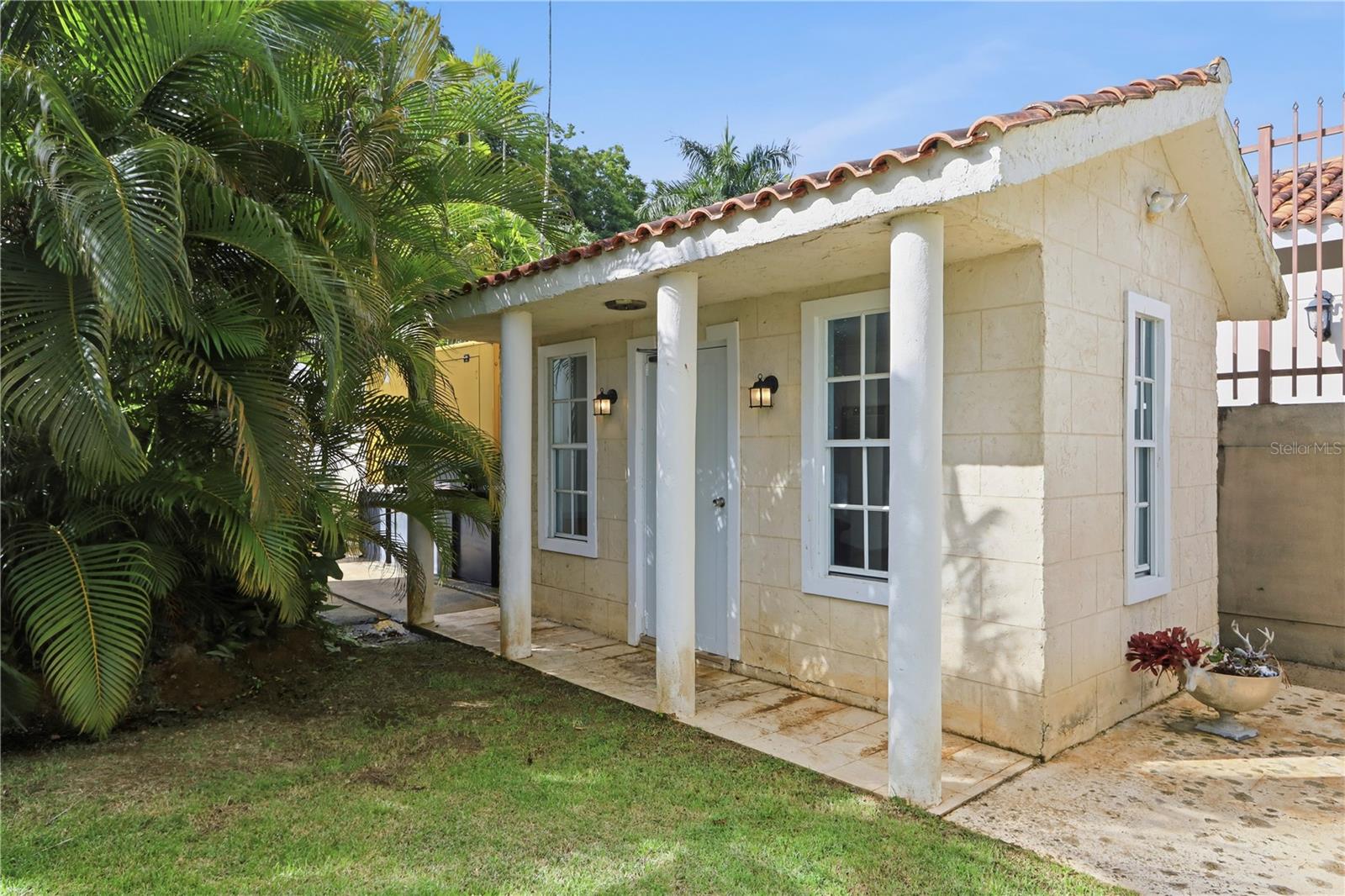 PR9117865 Property Photo