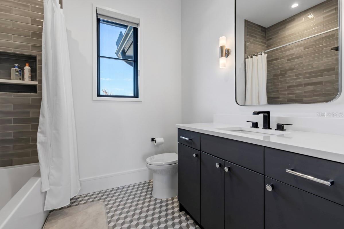 O6366095 Property Photo