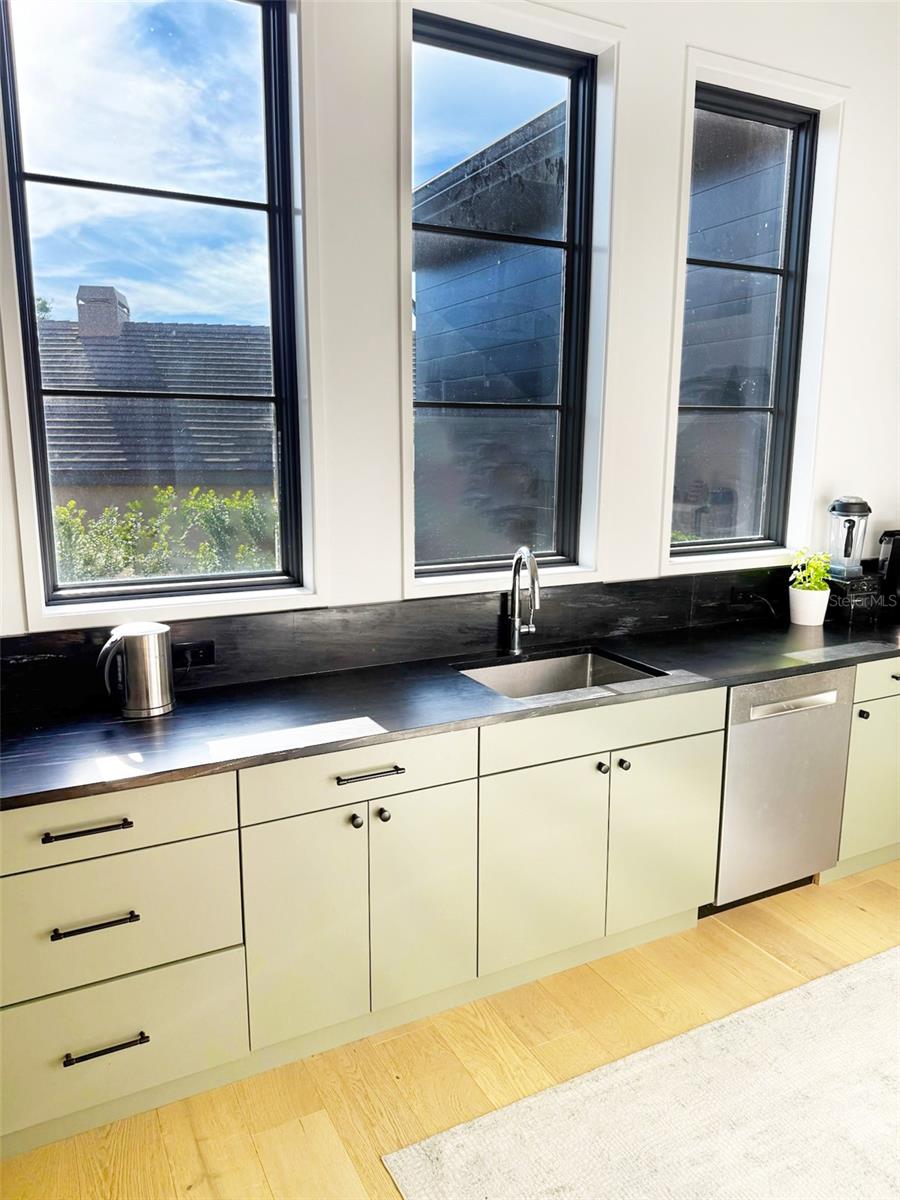 O6366095 Property Photo