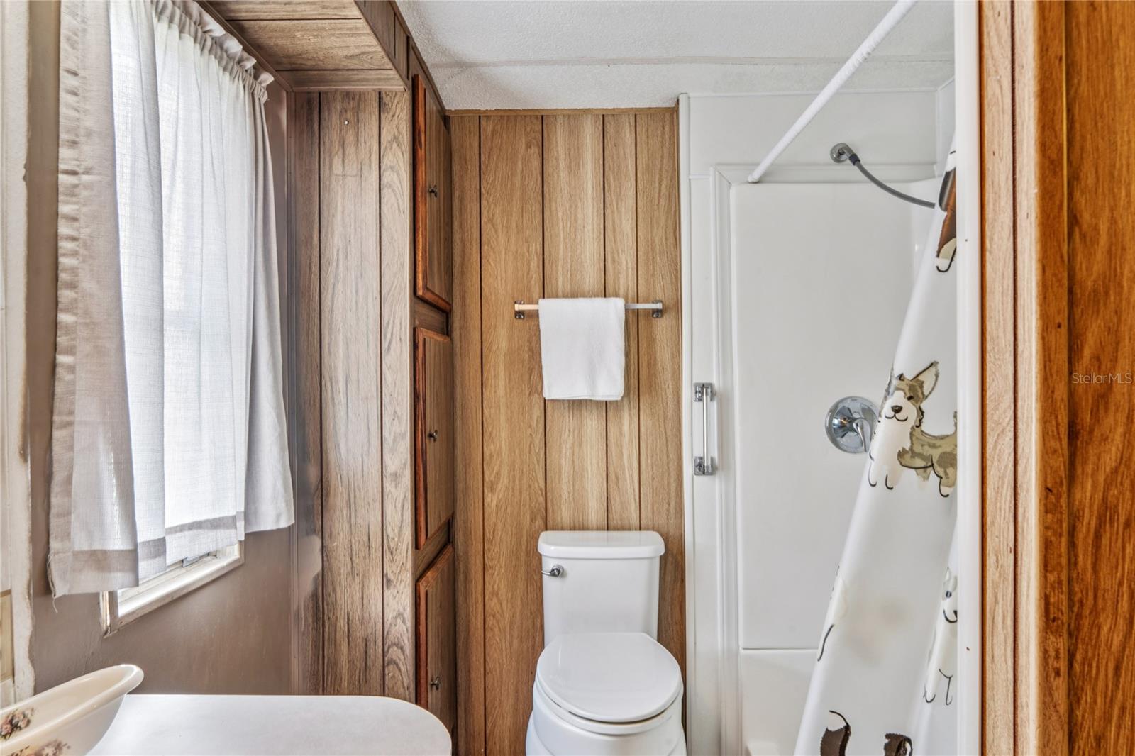 TB8454943 Property Photo