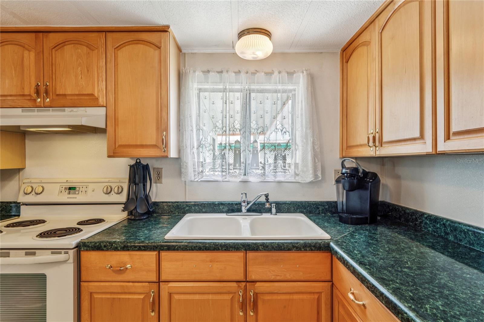 TB8454943 Property Photo