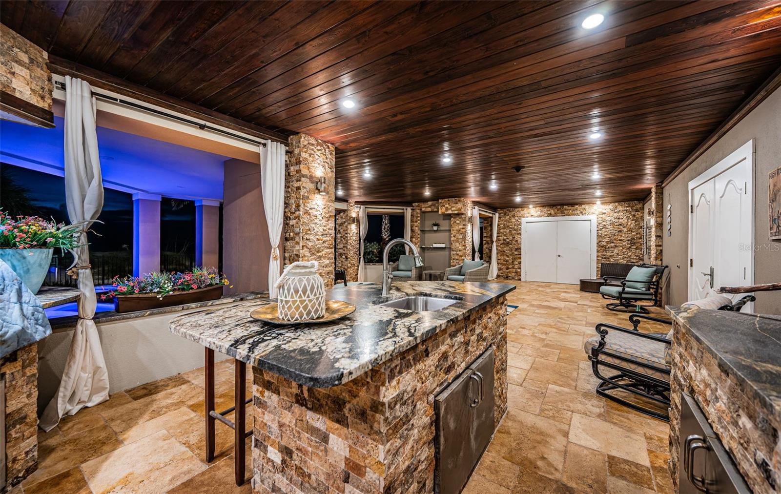 TB8454964 Property Photo