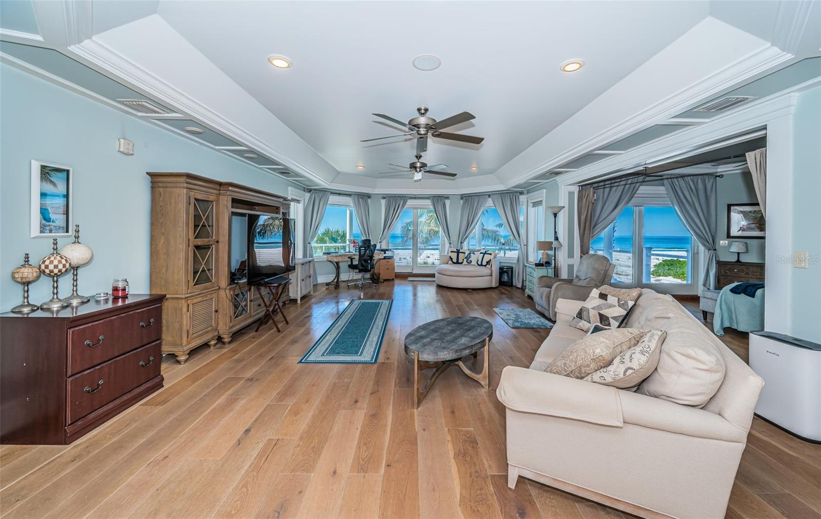 TB8454964 Property Photo