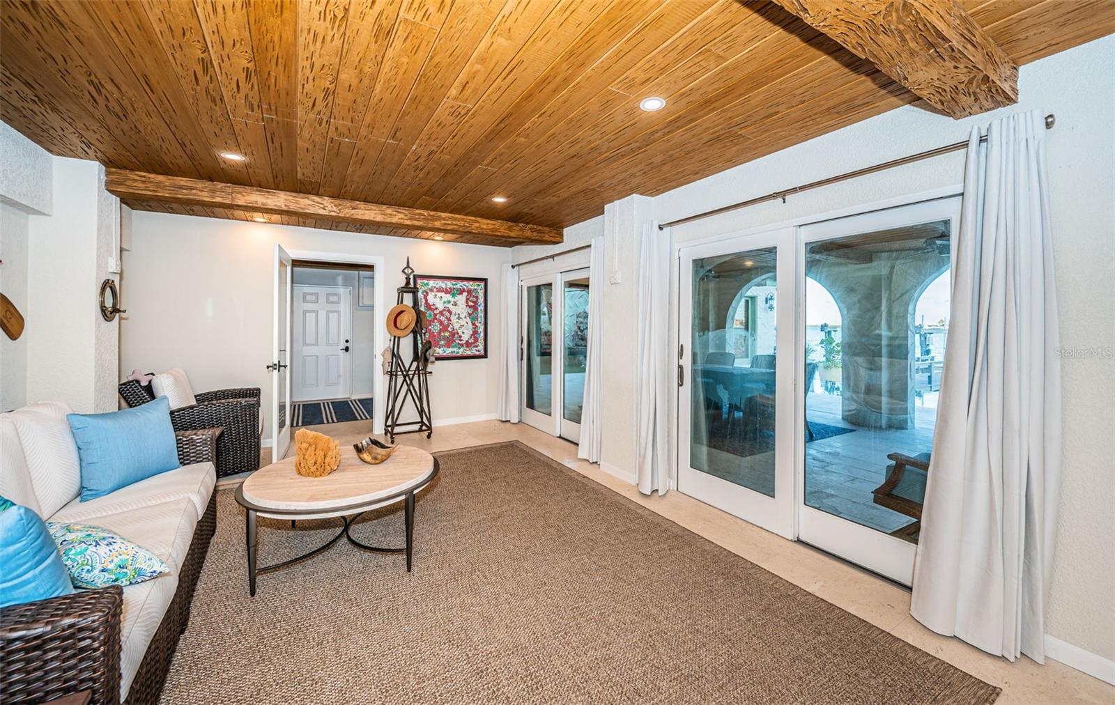 TB8454986 Property Photo