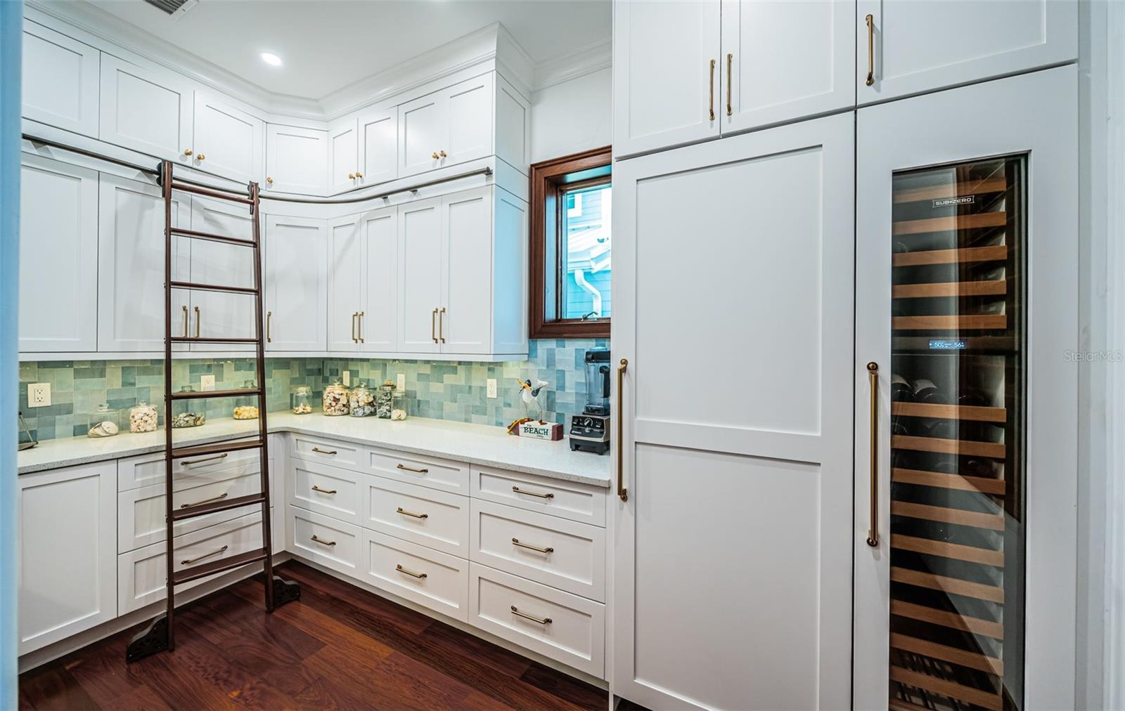 TB8454986 Property Photo