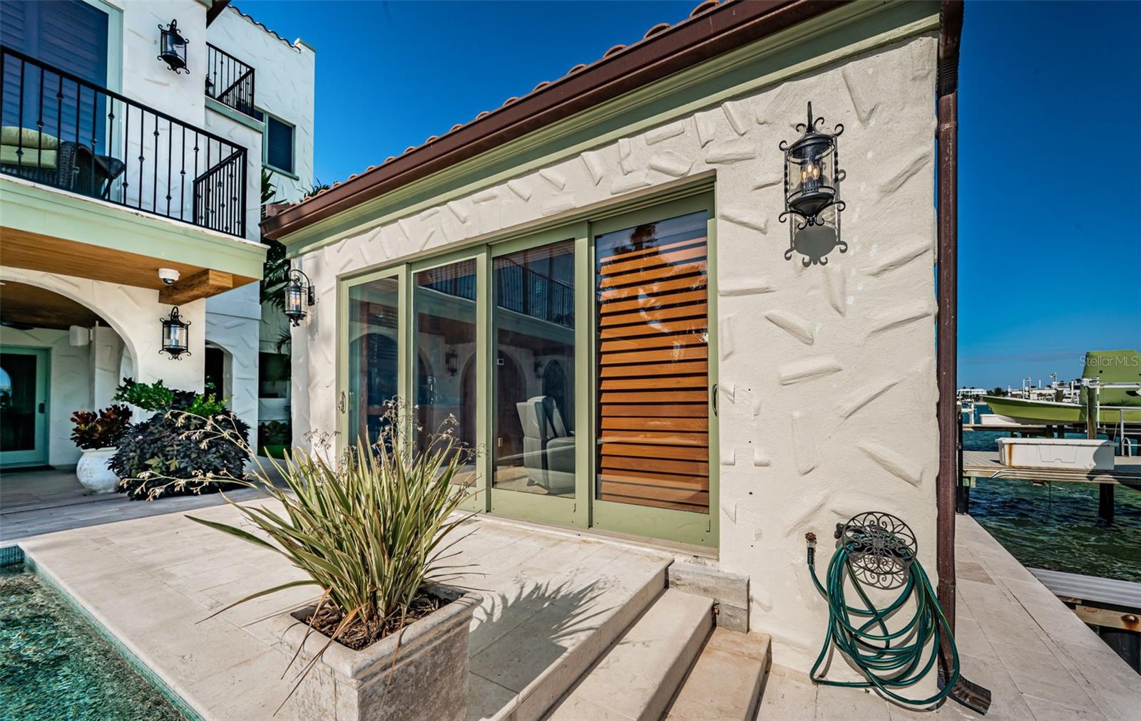 TB8454986 Property Photo