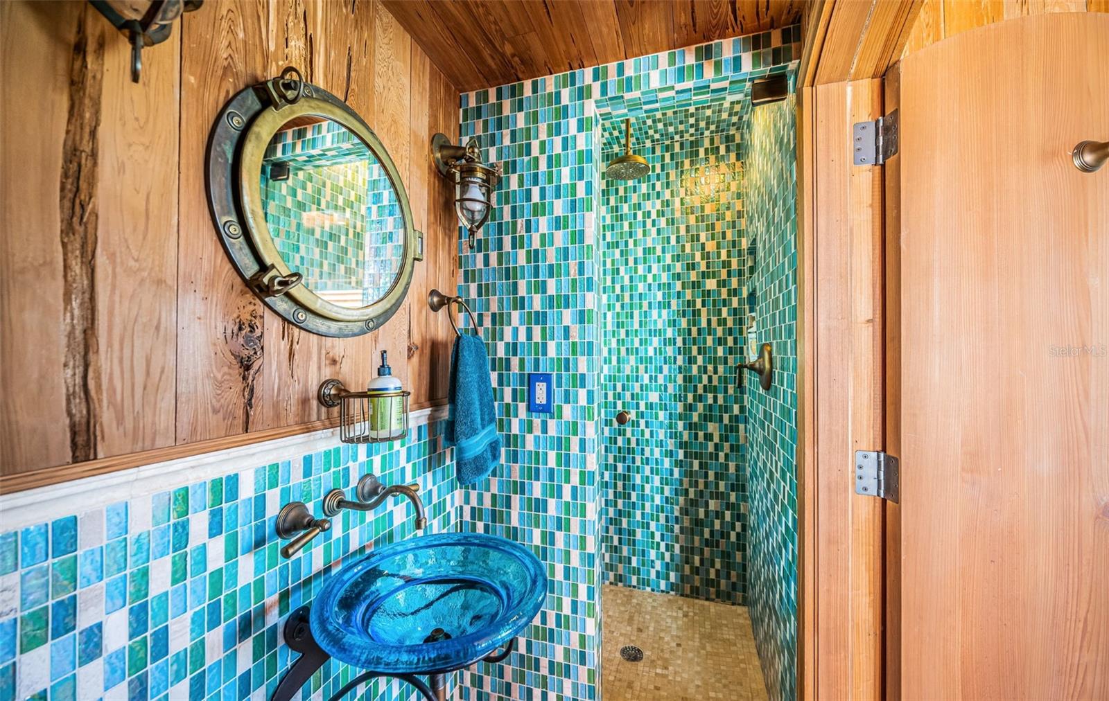 TB8454986 Property Photo