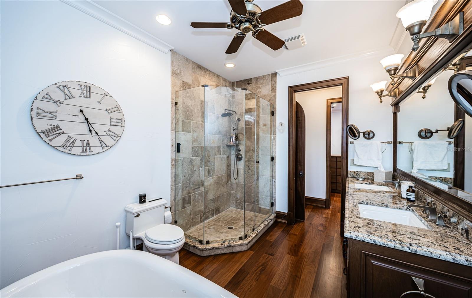 TB8454986 Property Photo