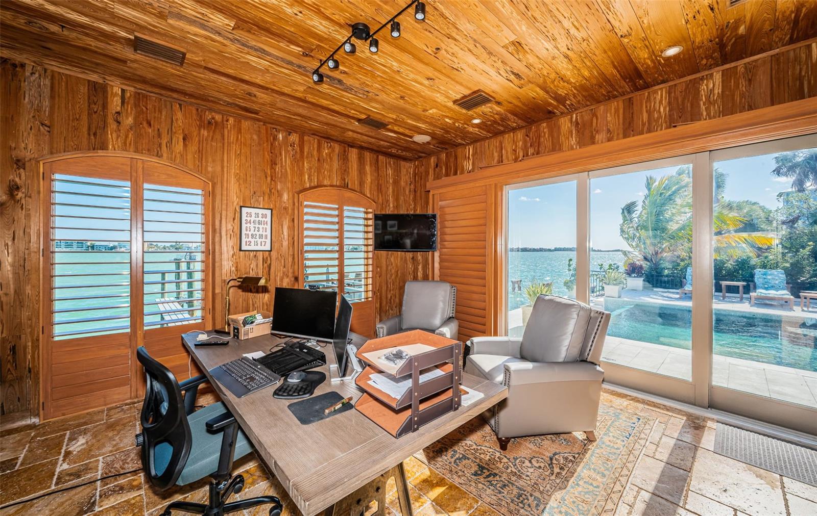 TB8454986 Property Photo