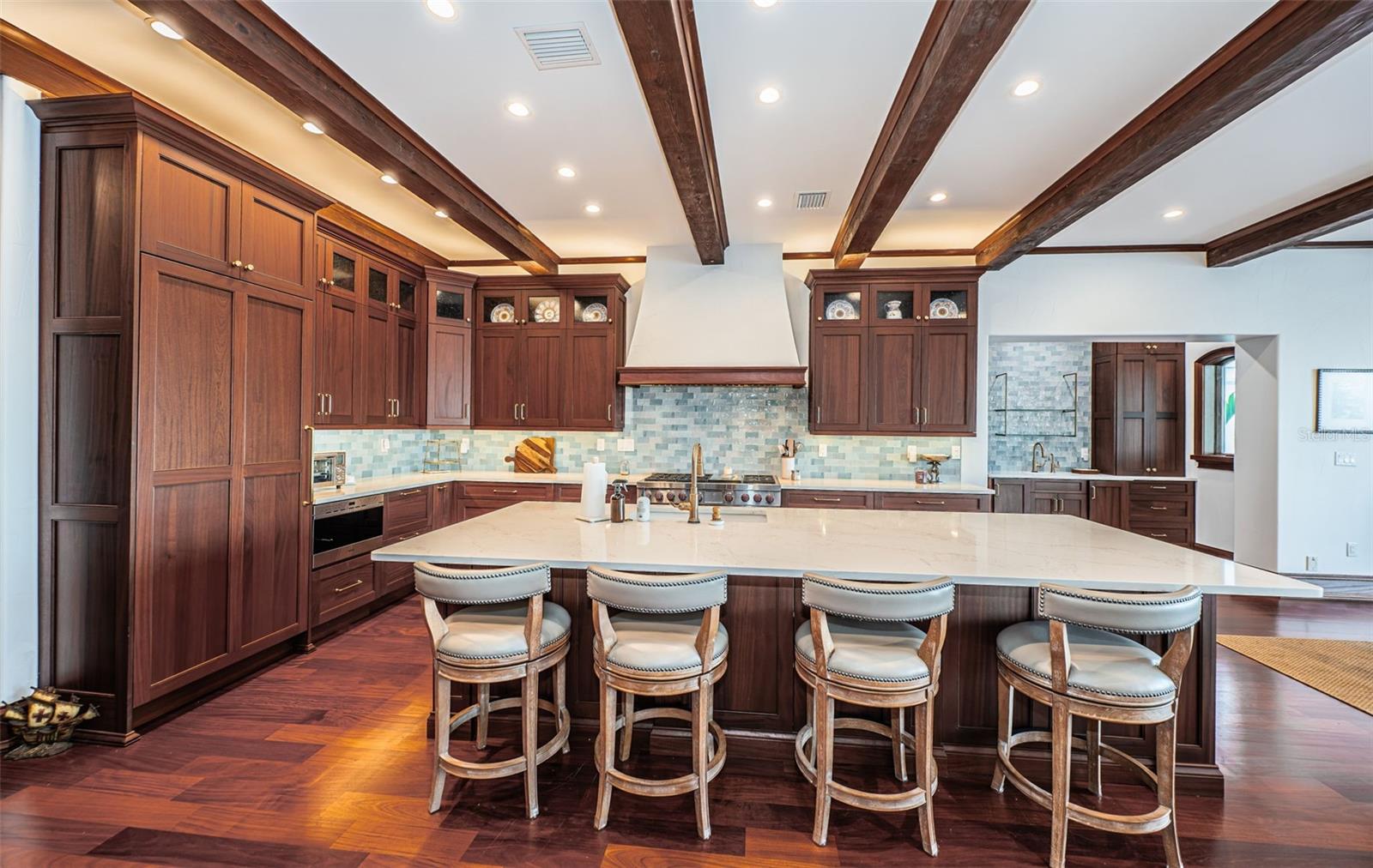 TB8454986 Property Photo