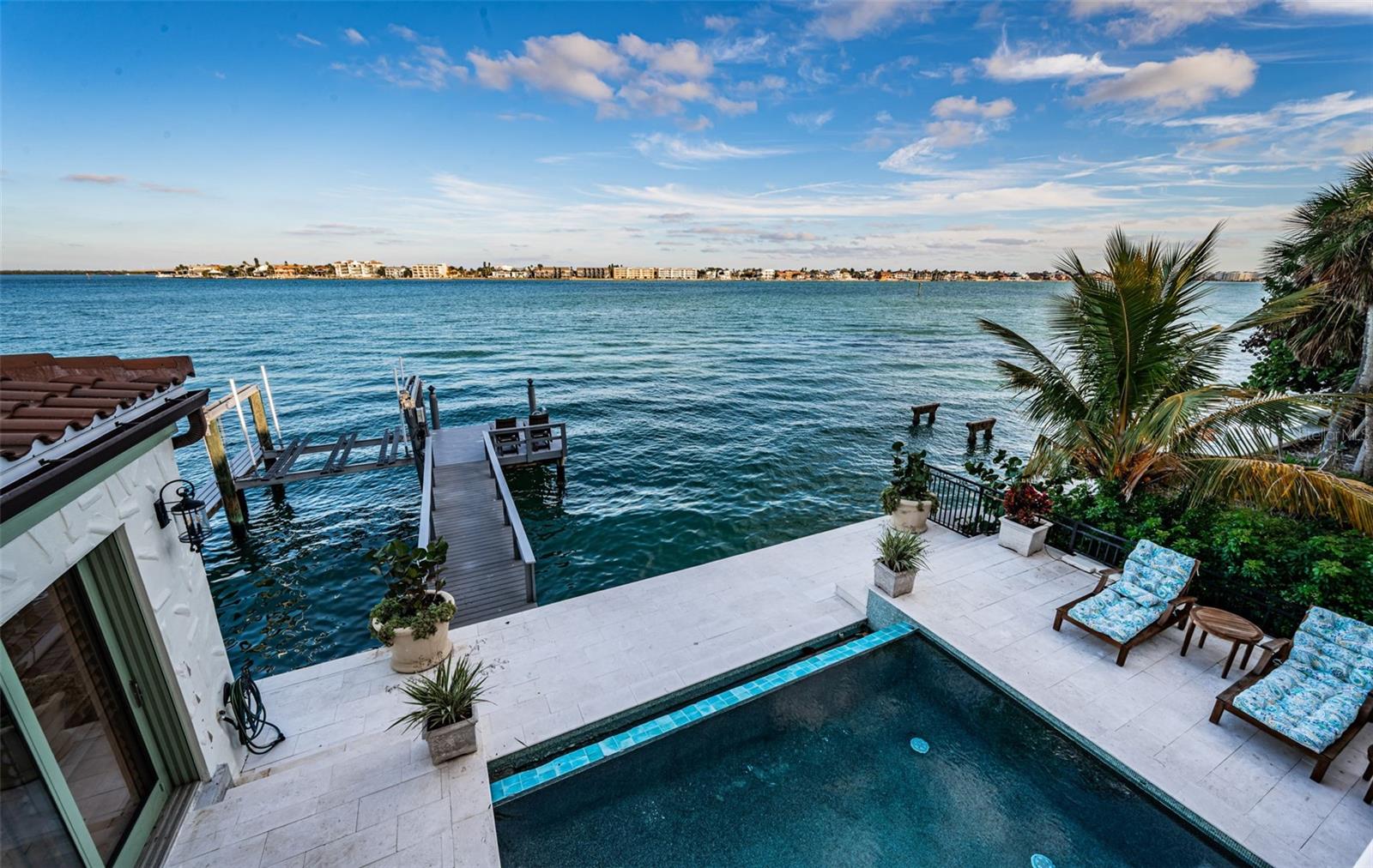 TB8454986 Property Photo