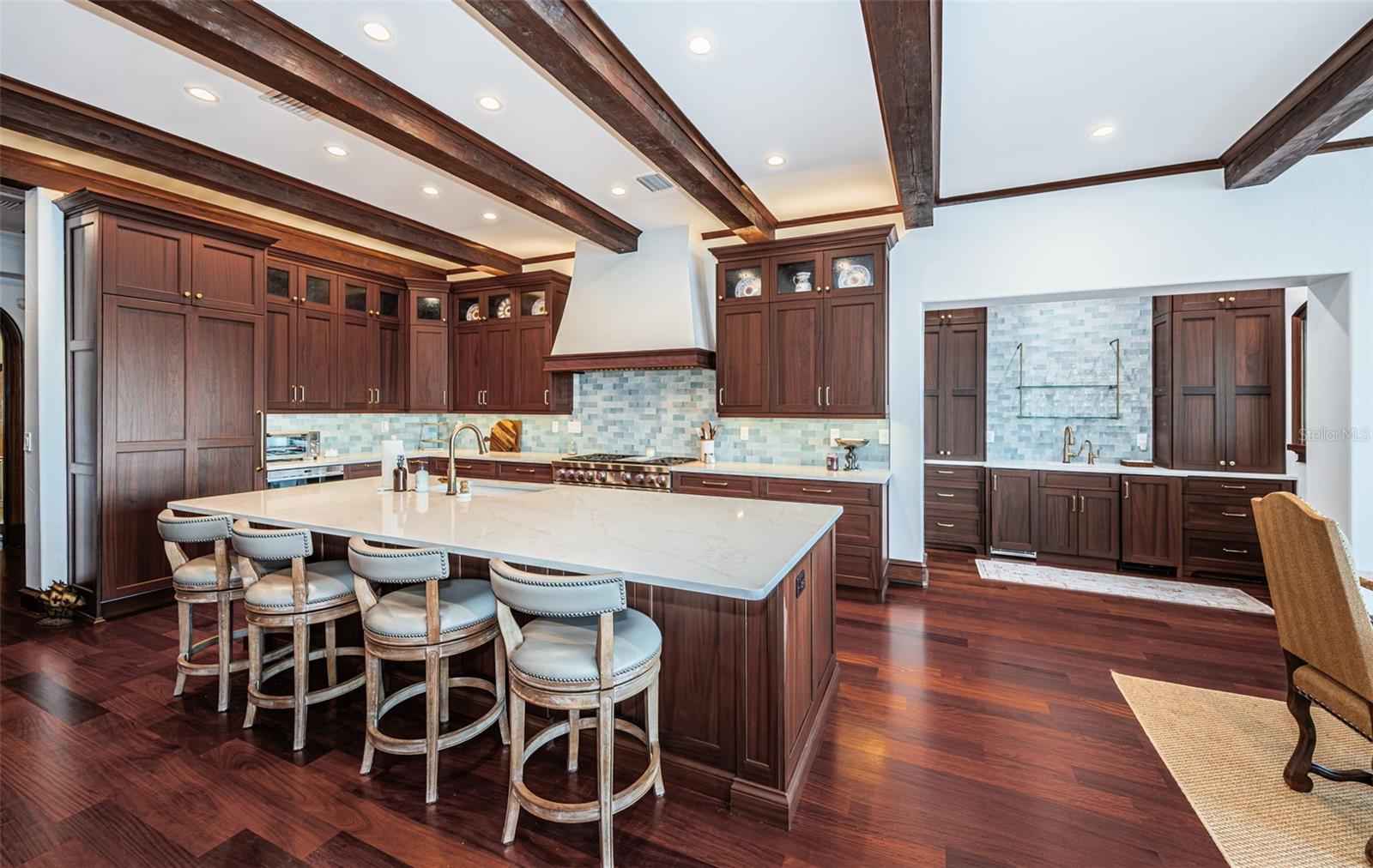 TB8454986 Property Photo