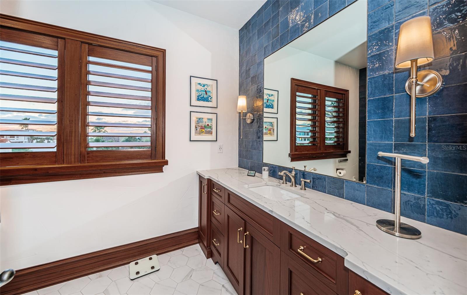 TB8454986 Property Photo