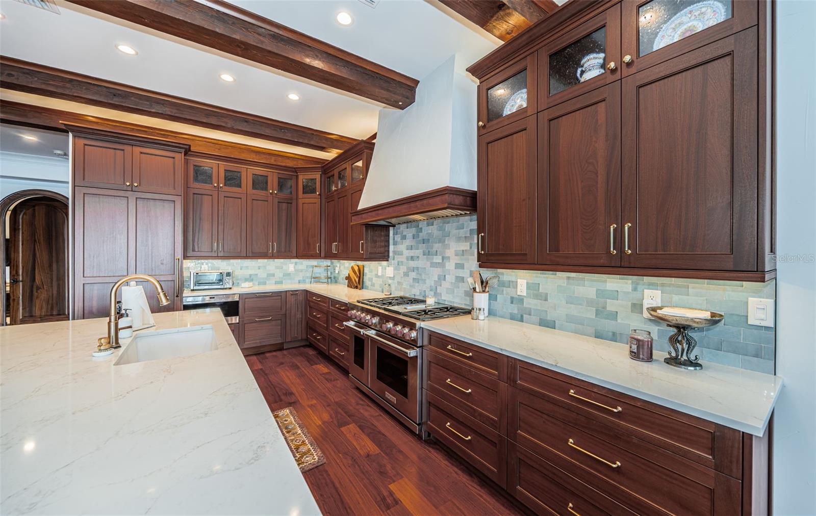 TB8454986 Property Photo