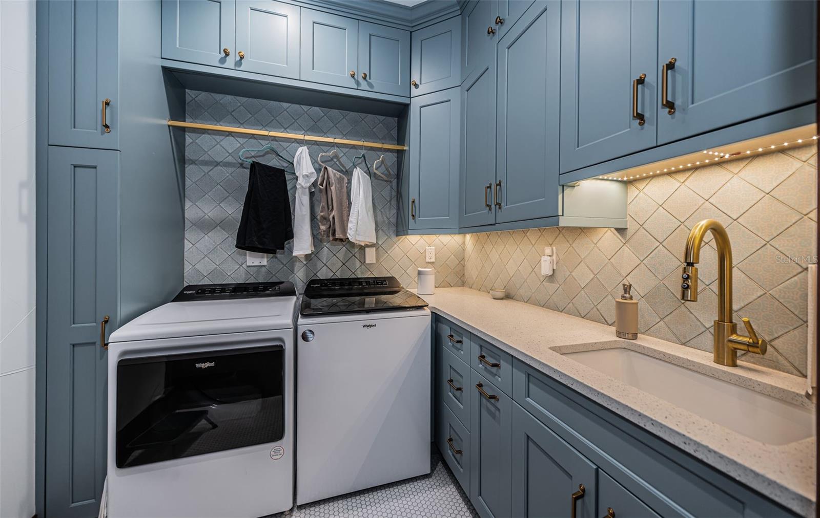 TB8454986 Property Photo