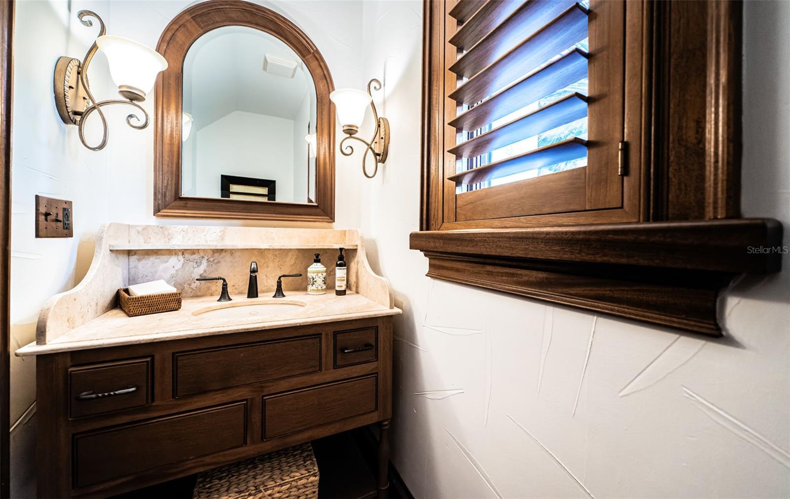 TB8454986 Property Photo