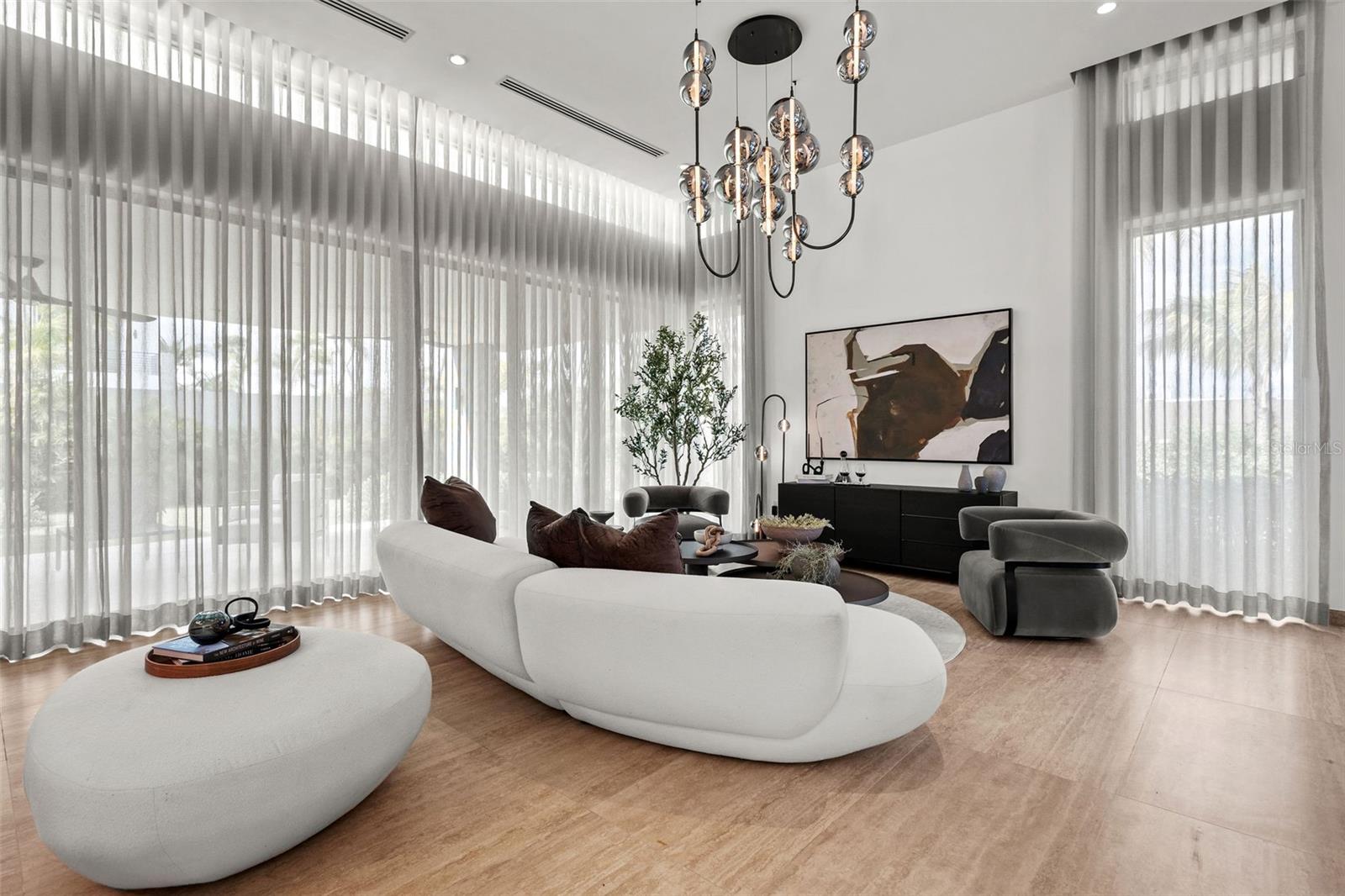 PR9117873 Property Photo