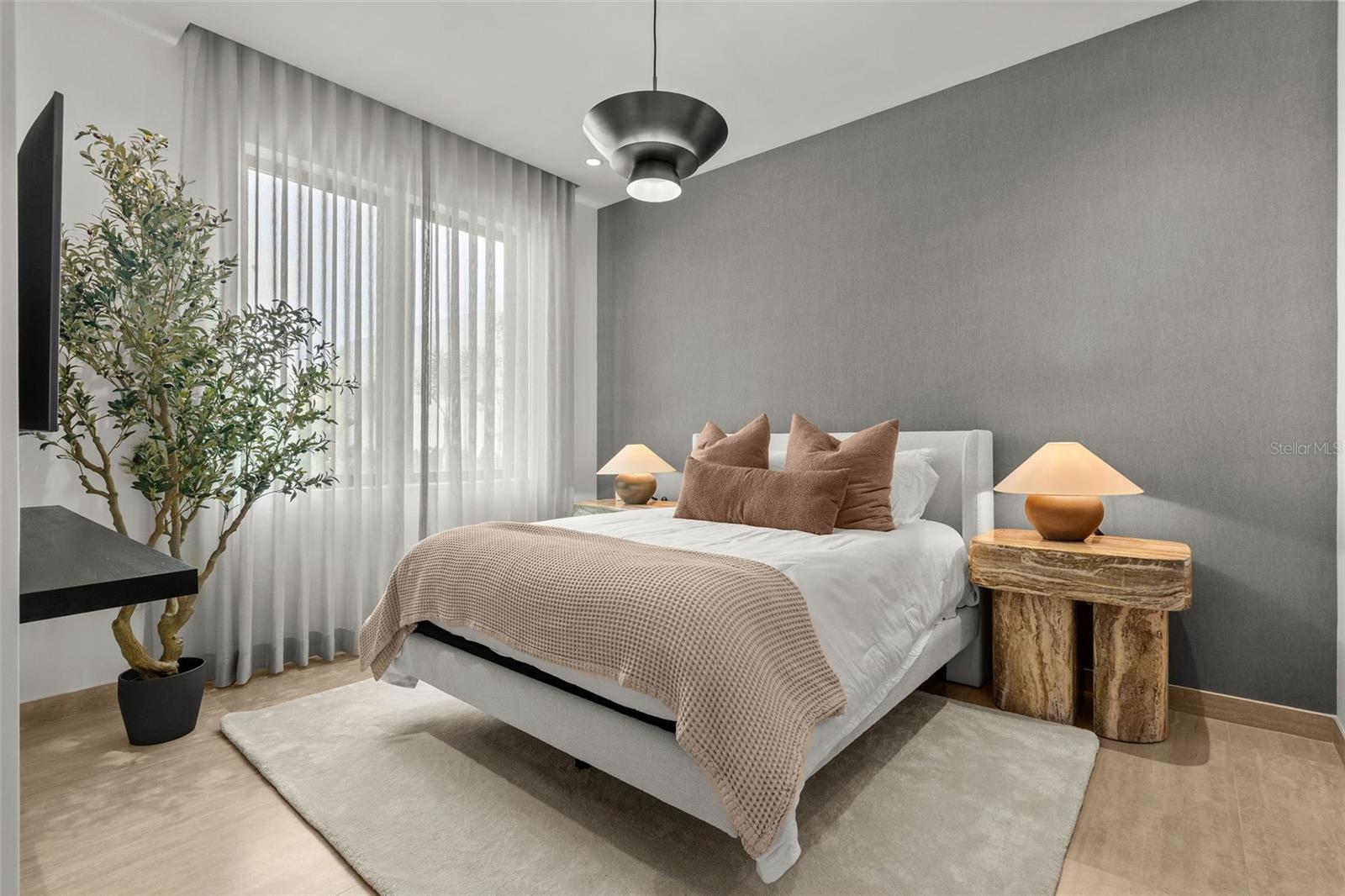 PR9117873 Property Photo