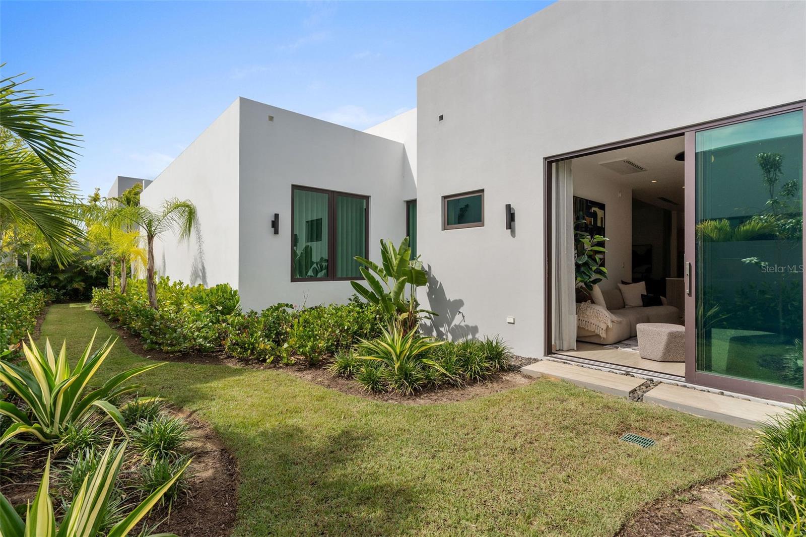 PR9117873 Property Photo