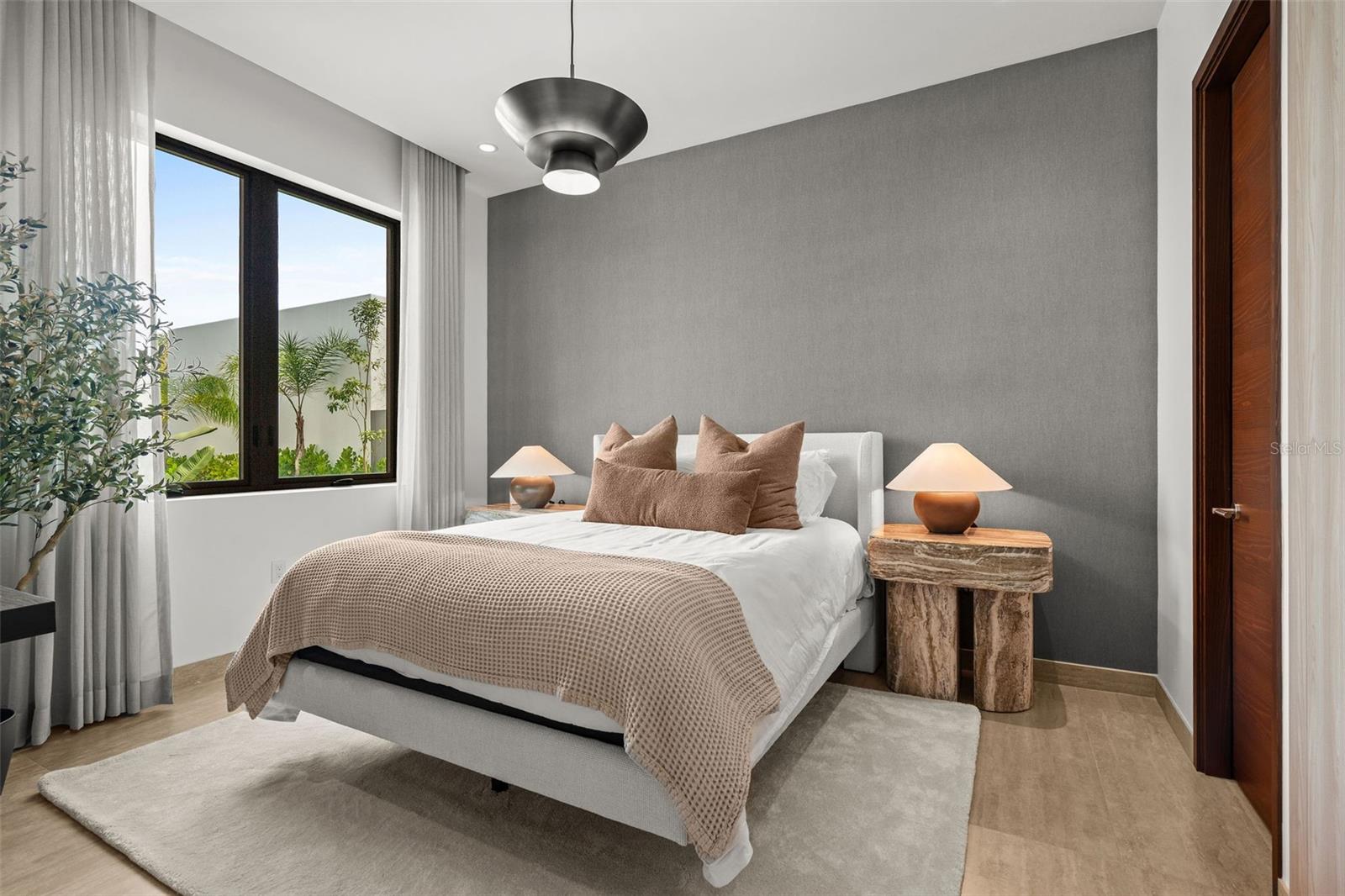 PR9117873 Property Photo